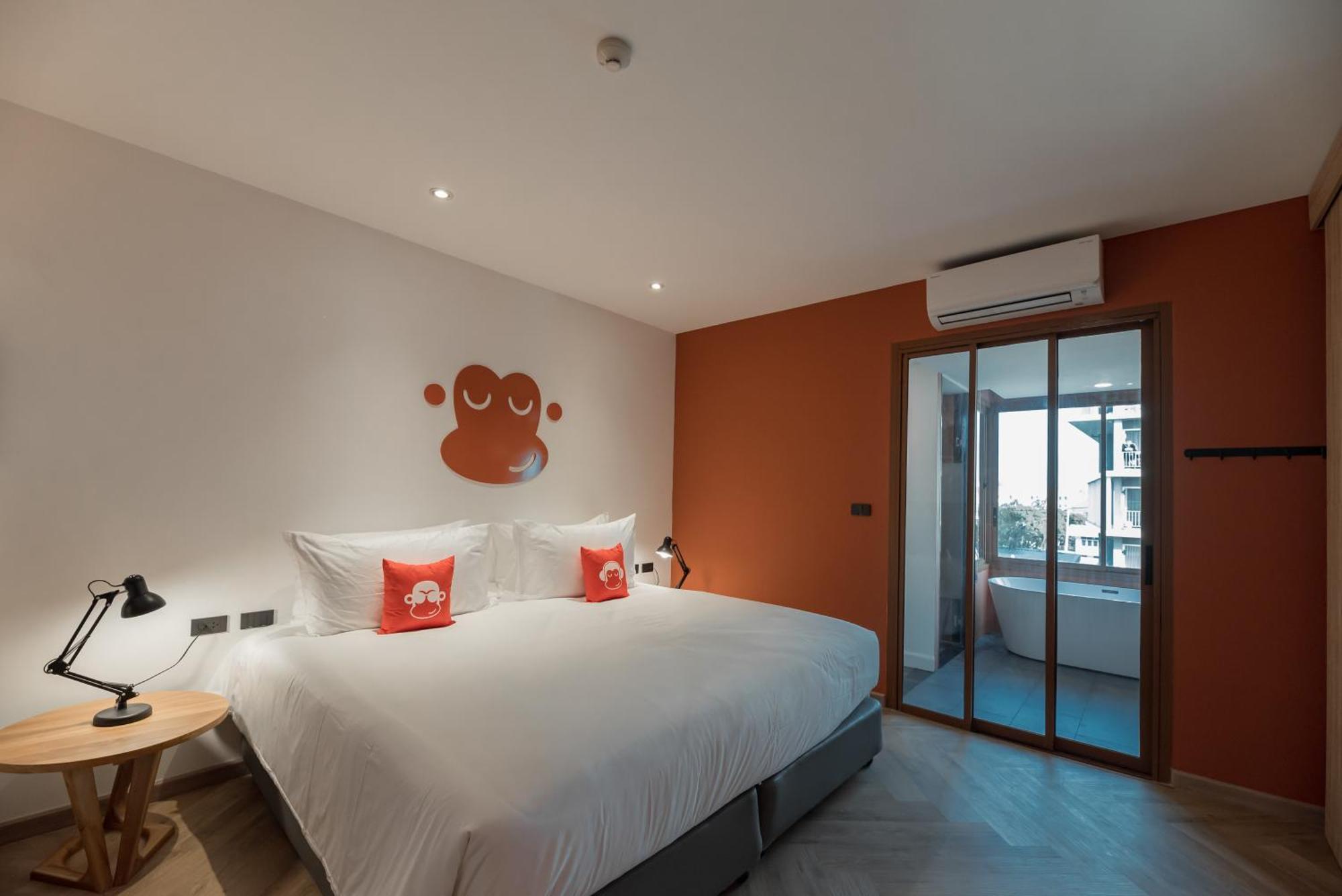 Blu Monkey Hub And Bang Saen