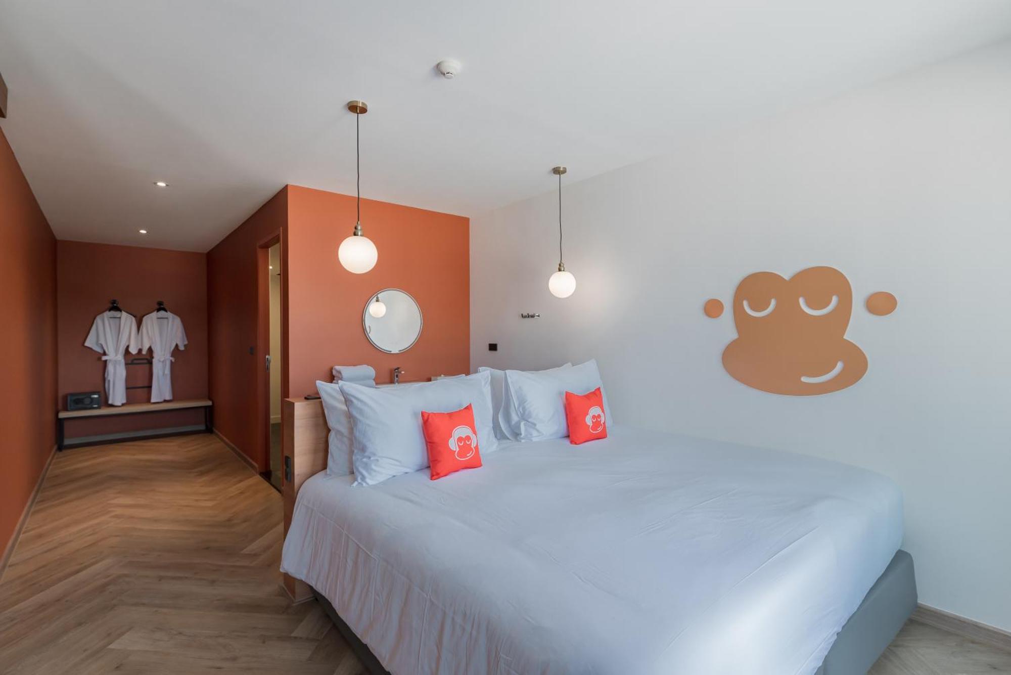 Blu Monkey Hub And