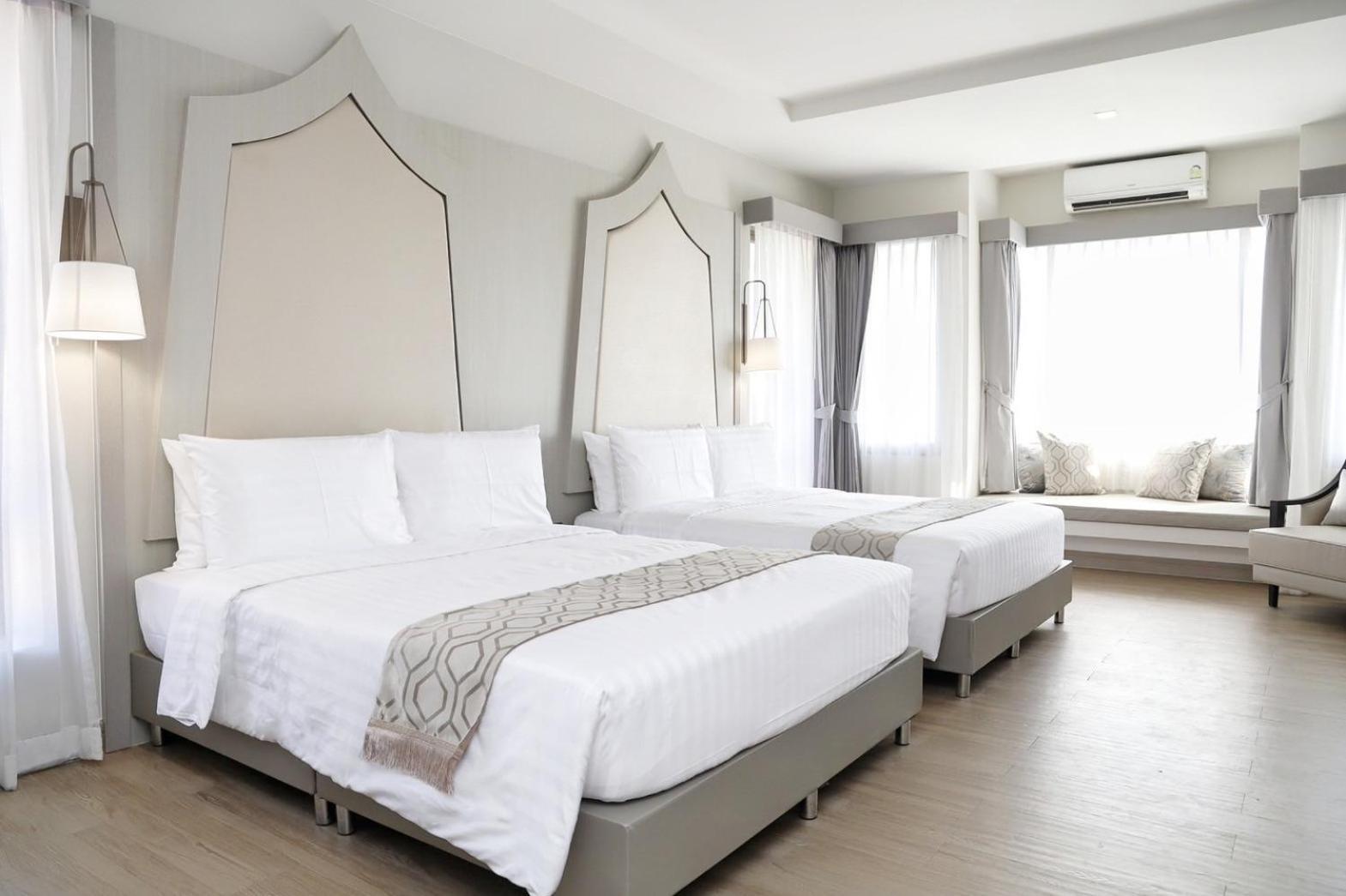 The Navy House 3*