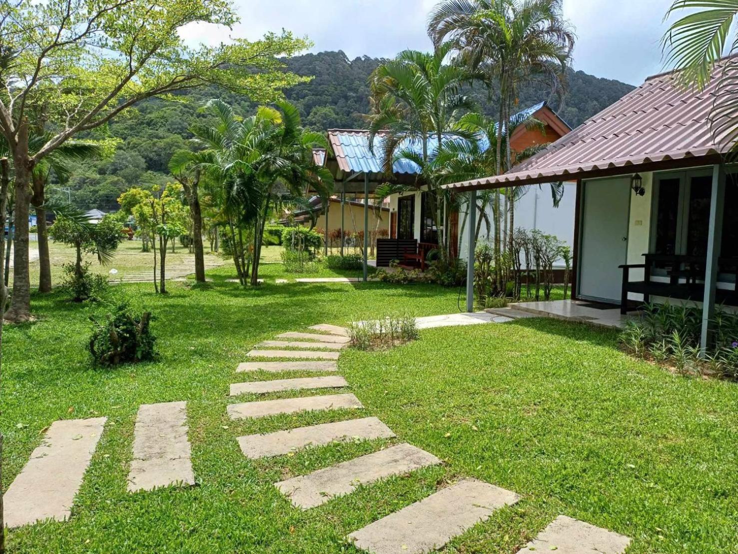 Lanta Mermaid Resort *