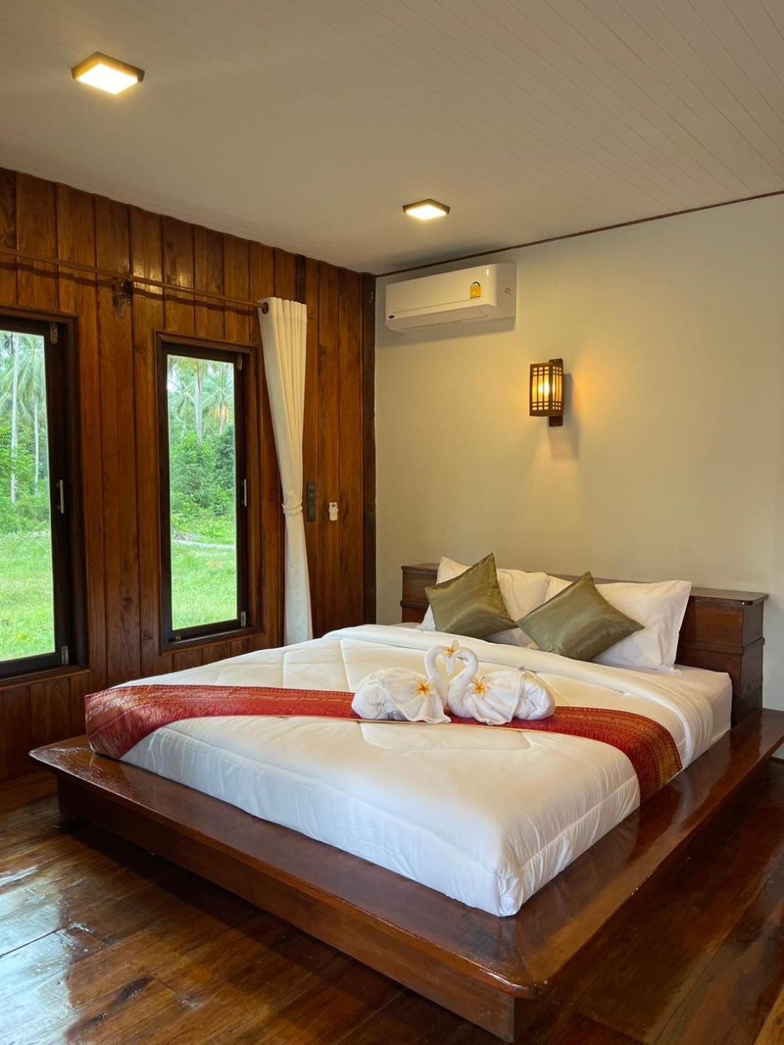 Resort Coco Canopy Boutique