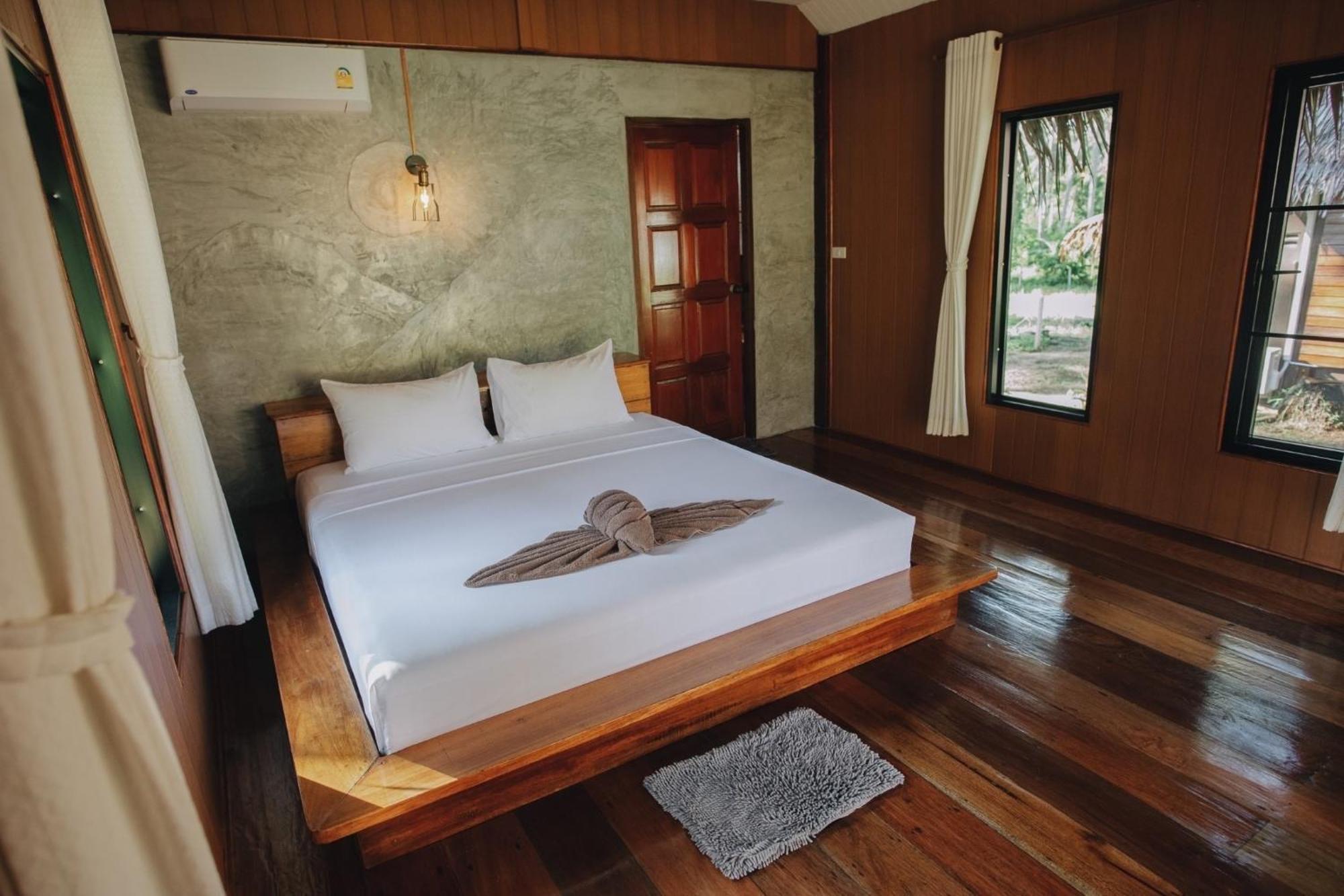 Coco Canopy Boutique * Koh Jum