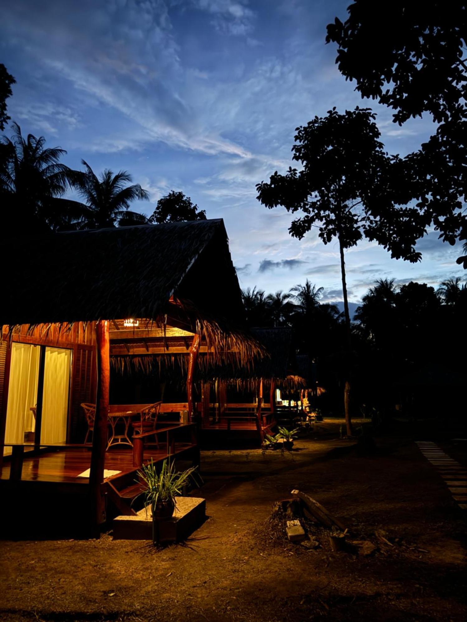 Resort Coco Canopy Boutique