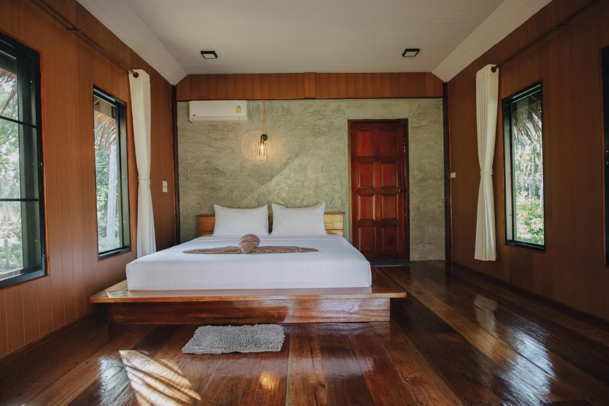 Coco Canopy Boutique Koh Jum