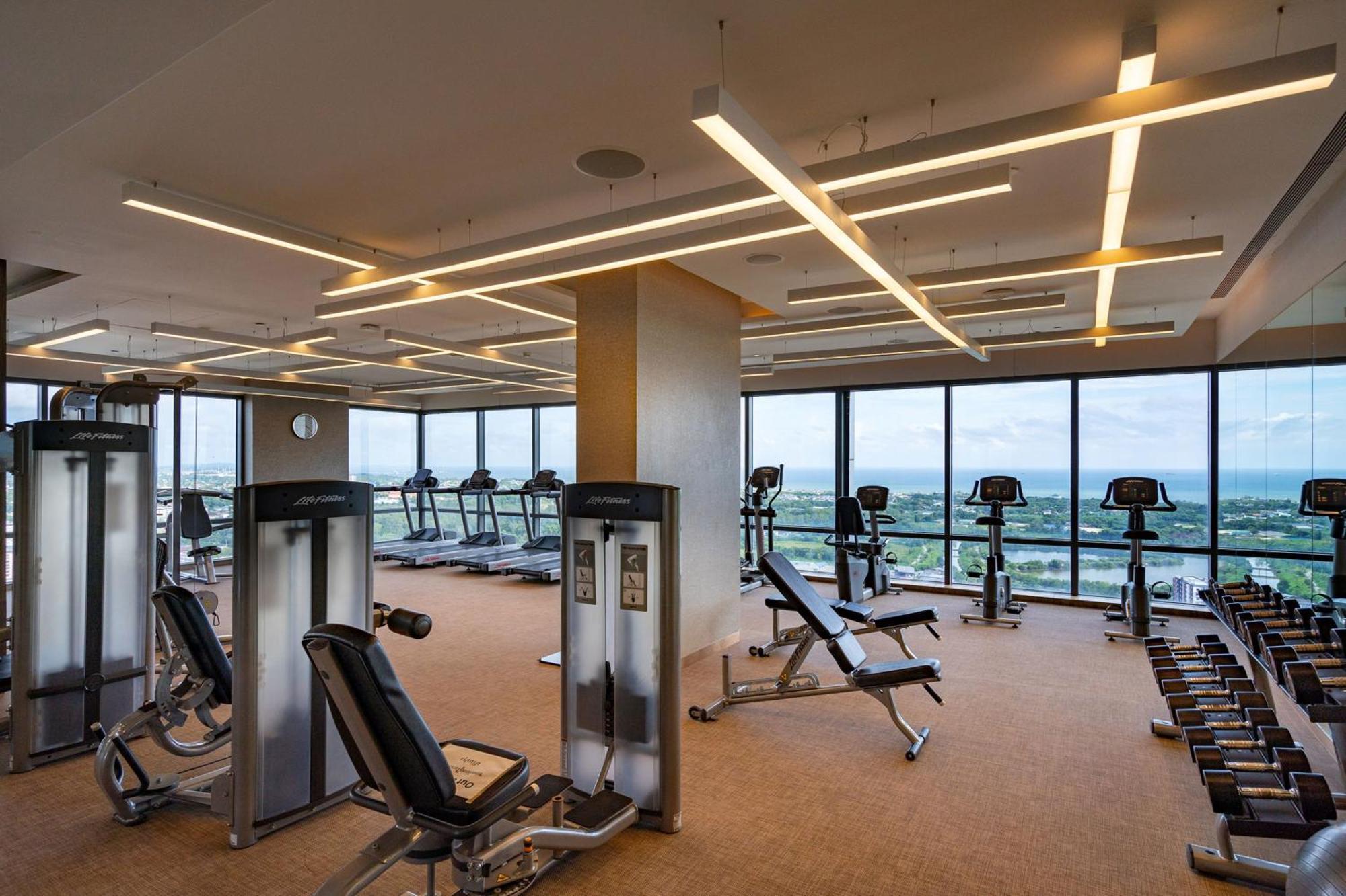 Hotel & Centre By Ihg 5*