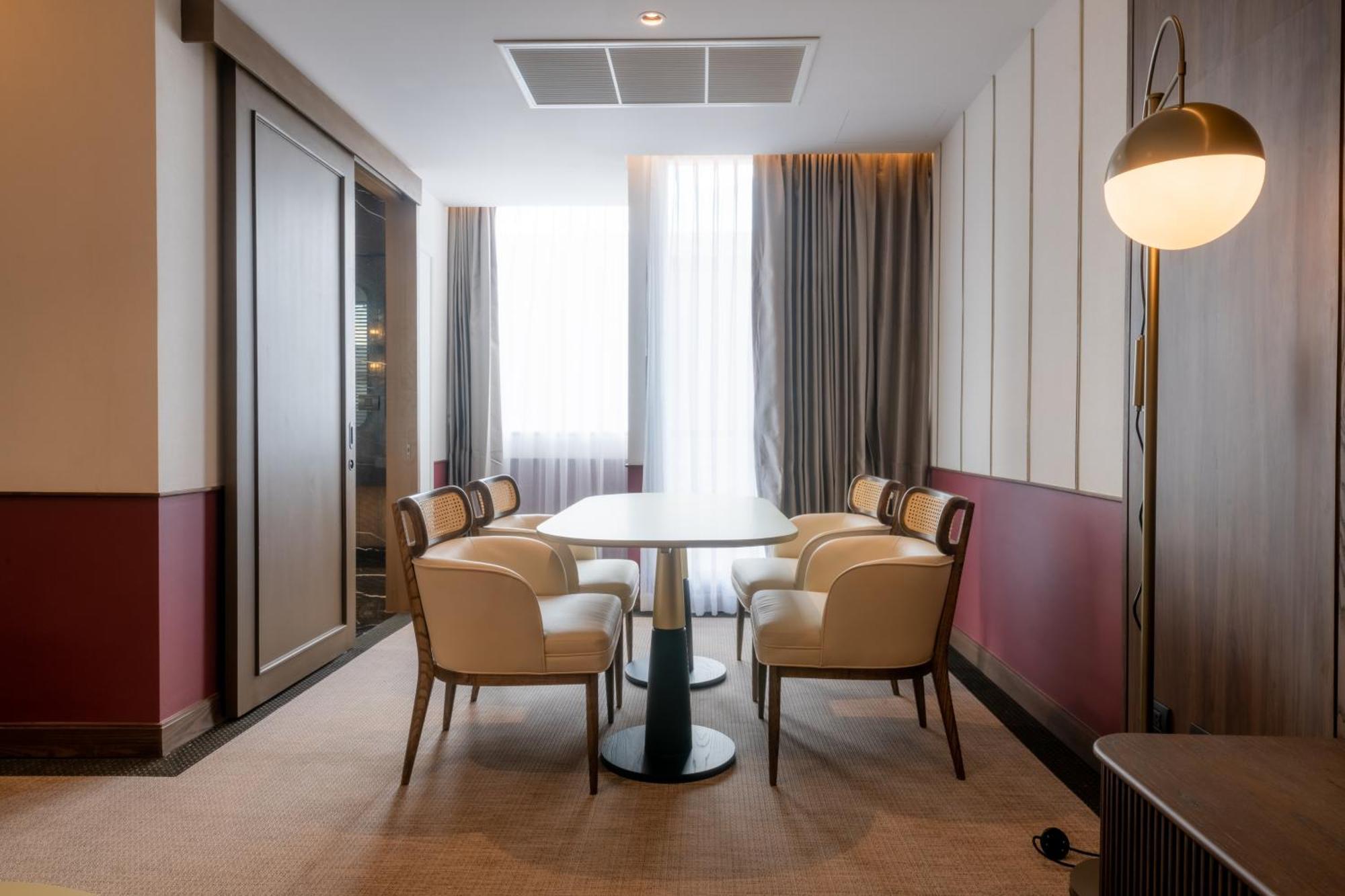 Hotel Moco 4*