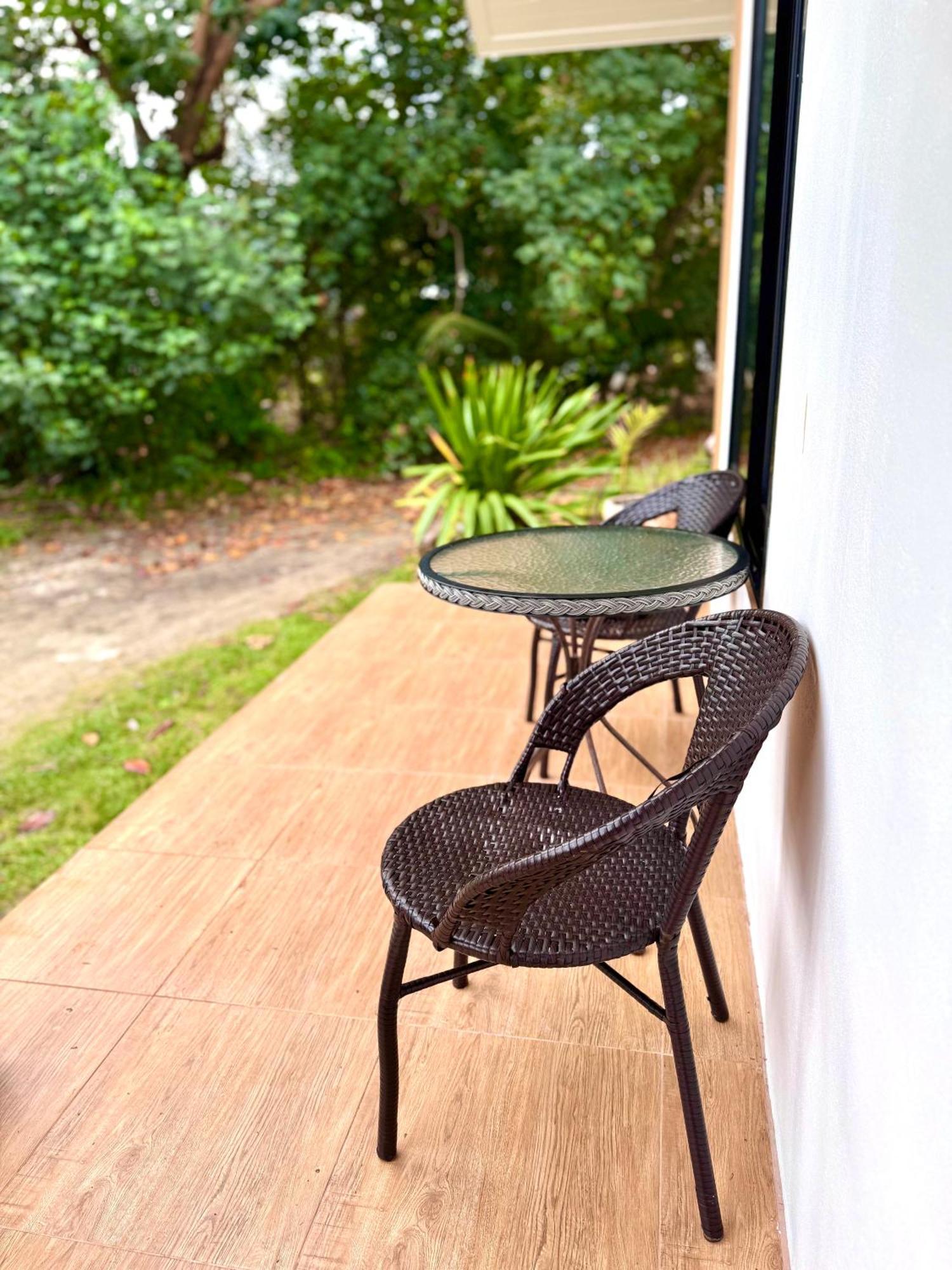 White Pearl 2br Beachfront House Malibu Seaview Holiday home Mae Haad