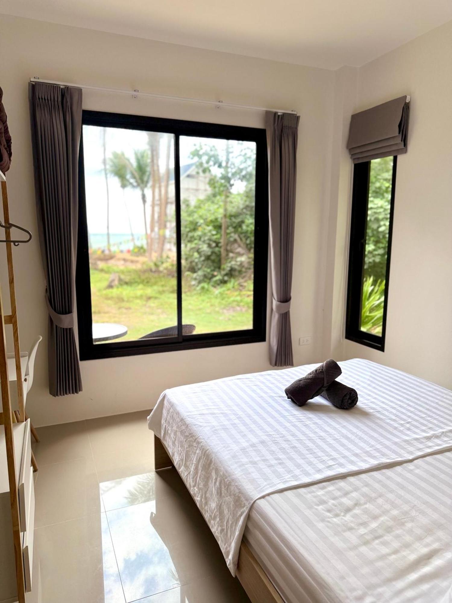 White Pearl 2br Beachfront House Malibu Seaview *