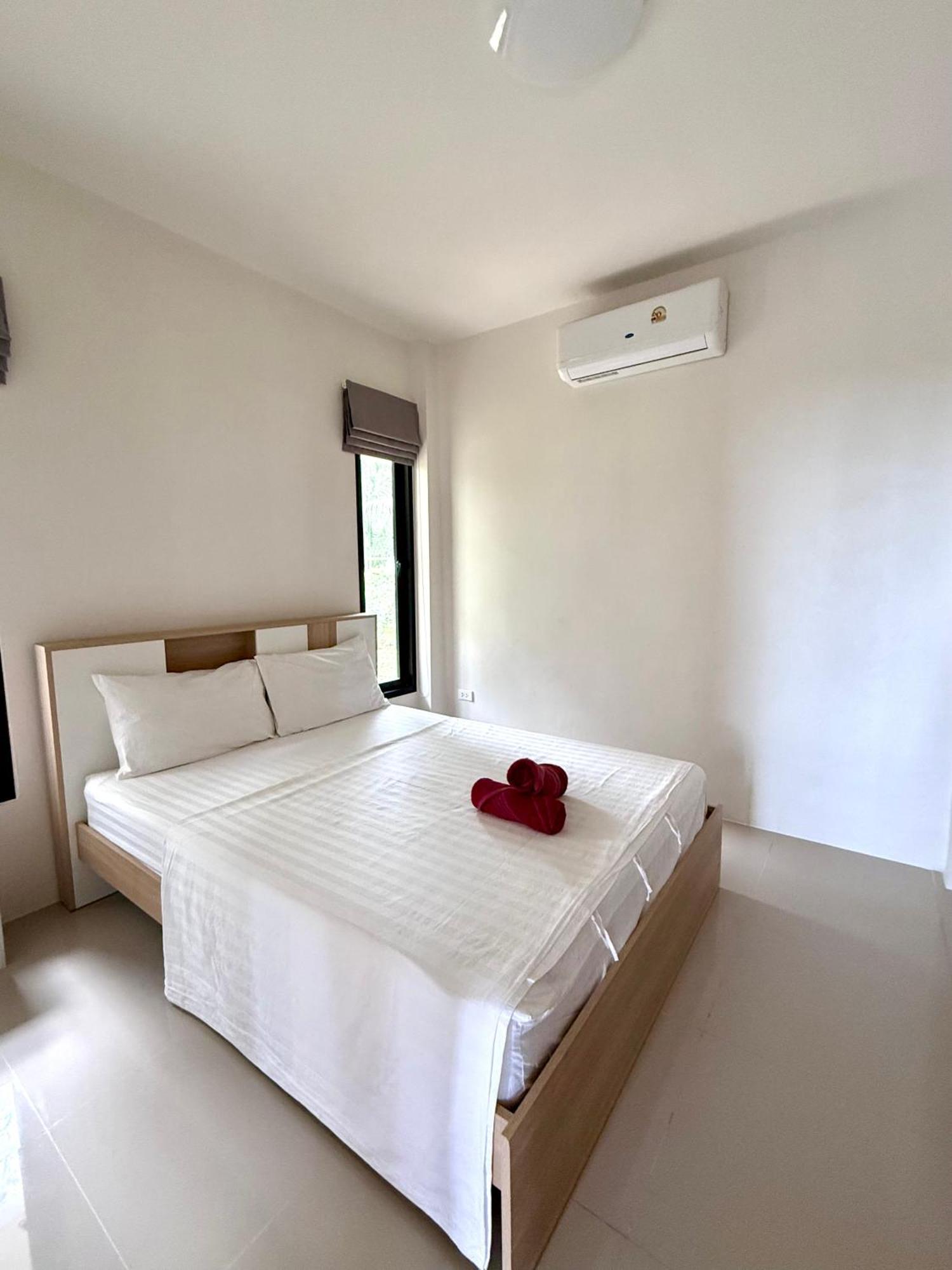 White Pearl 2br Beachfront House Malibu Seaview Mae Haad