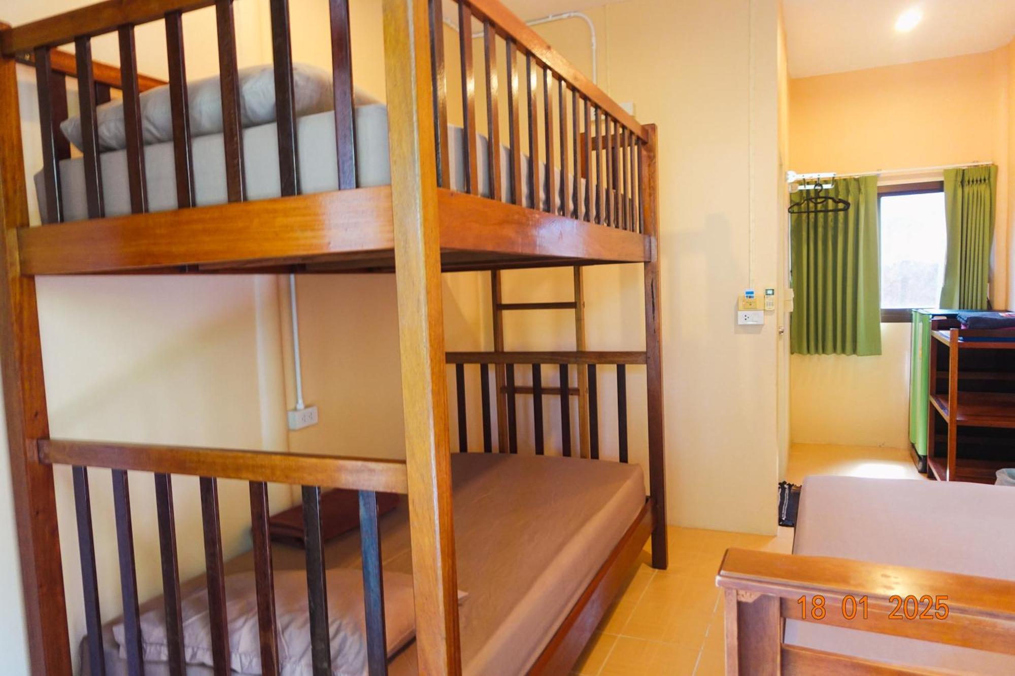 Hostel Subsavet Village Ko Pha Ngan