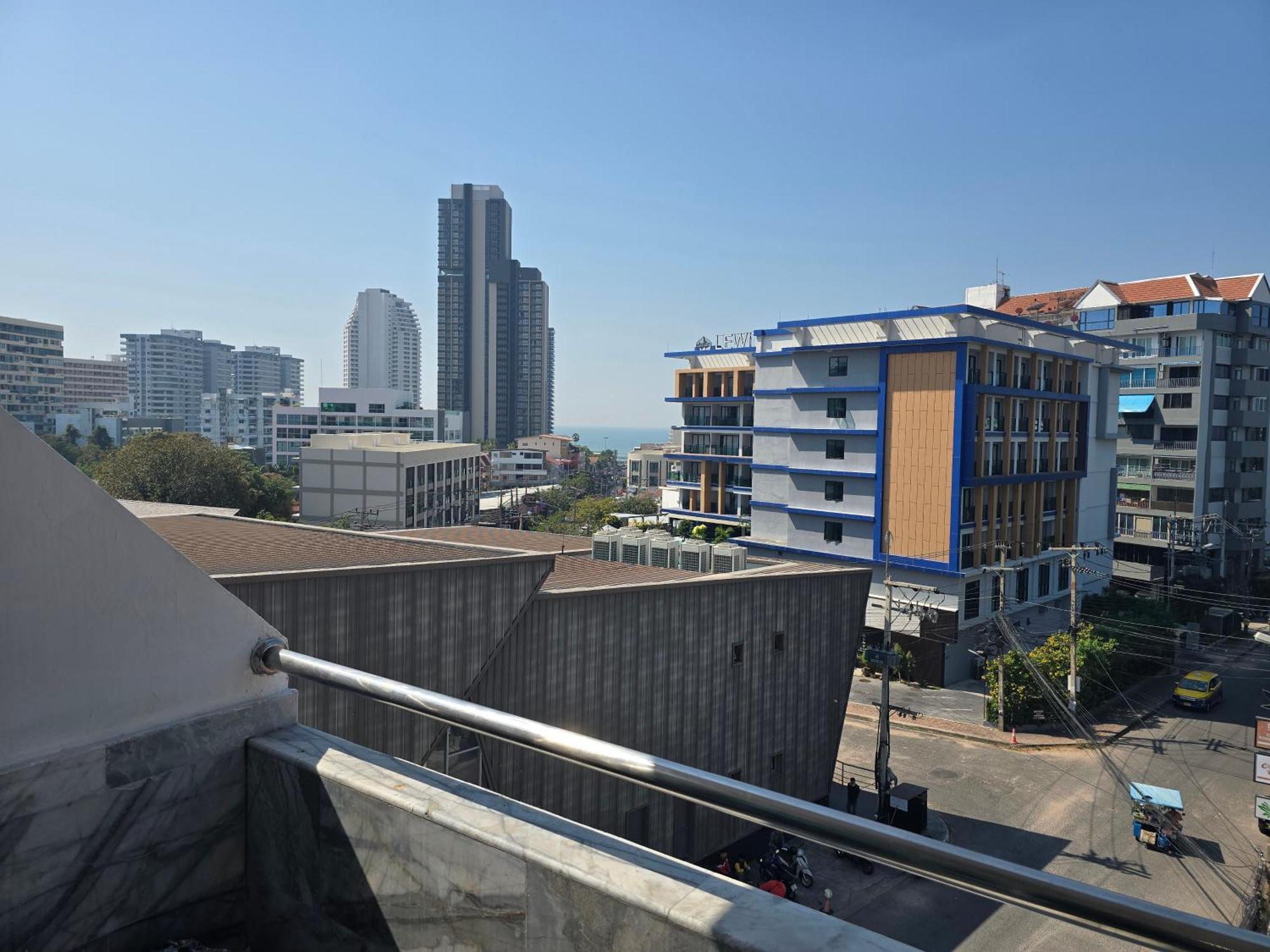 Big Appartment Soi 5 Apartment *