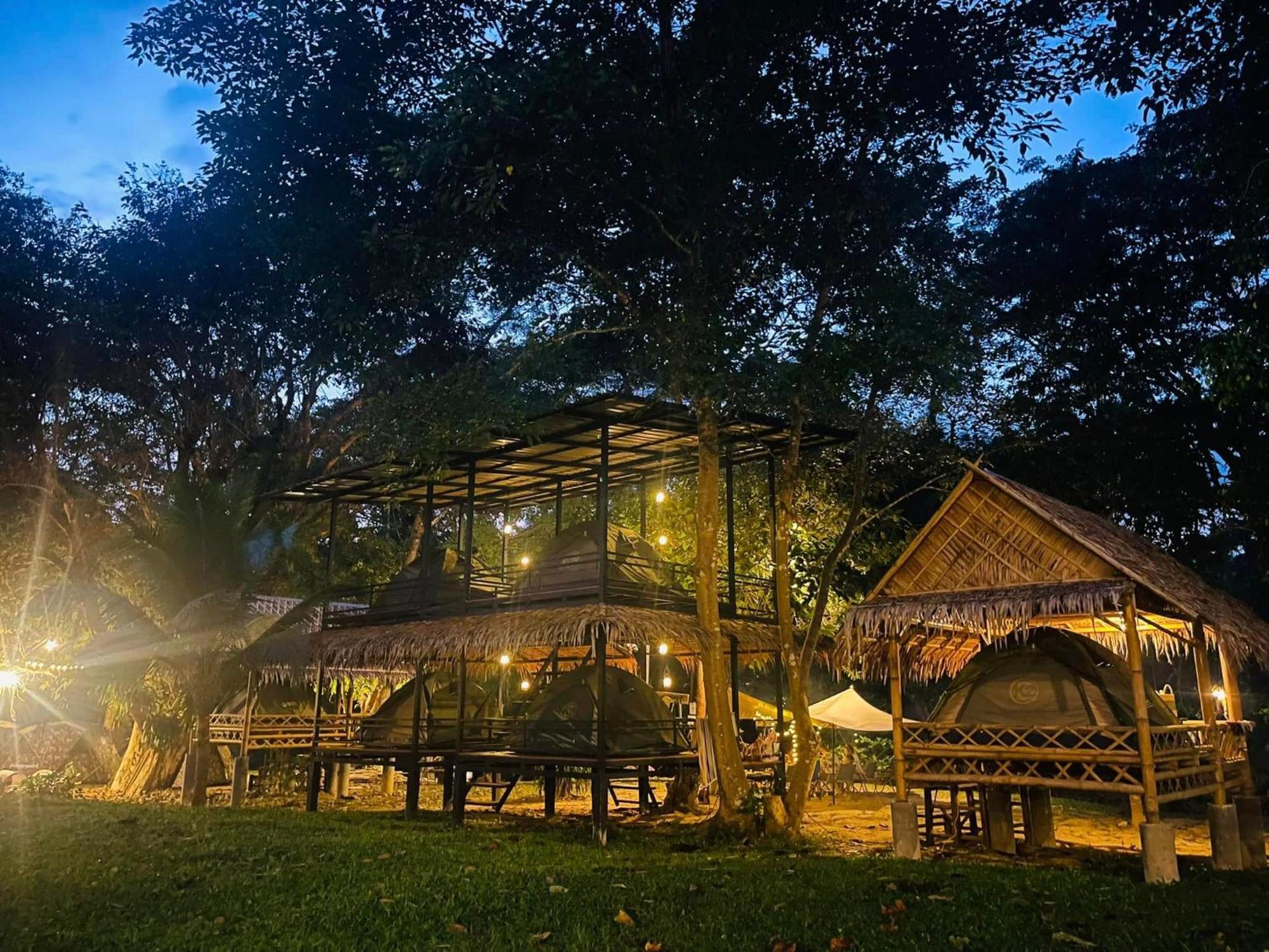 Resort Khaosok Monkeys & River Camps