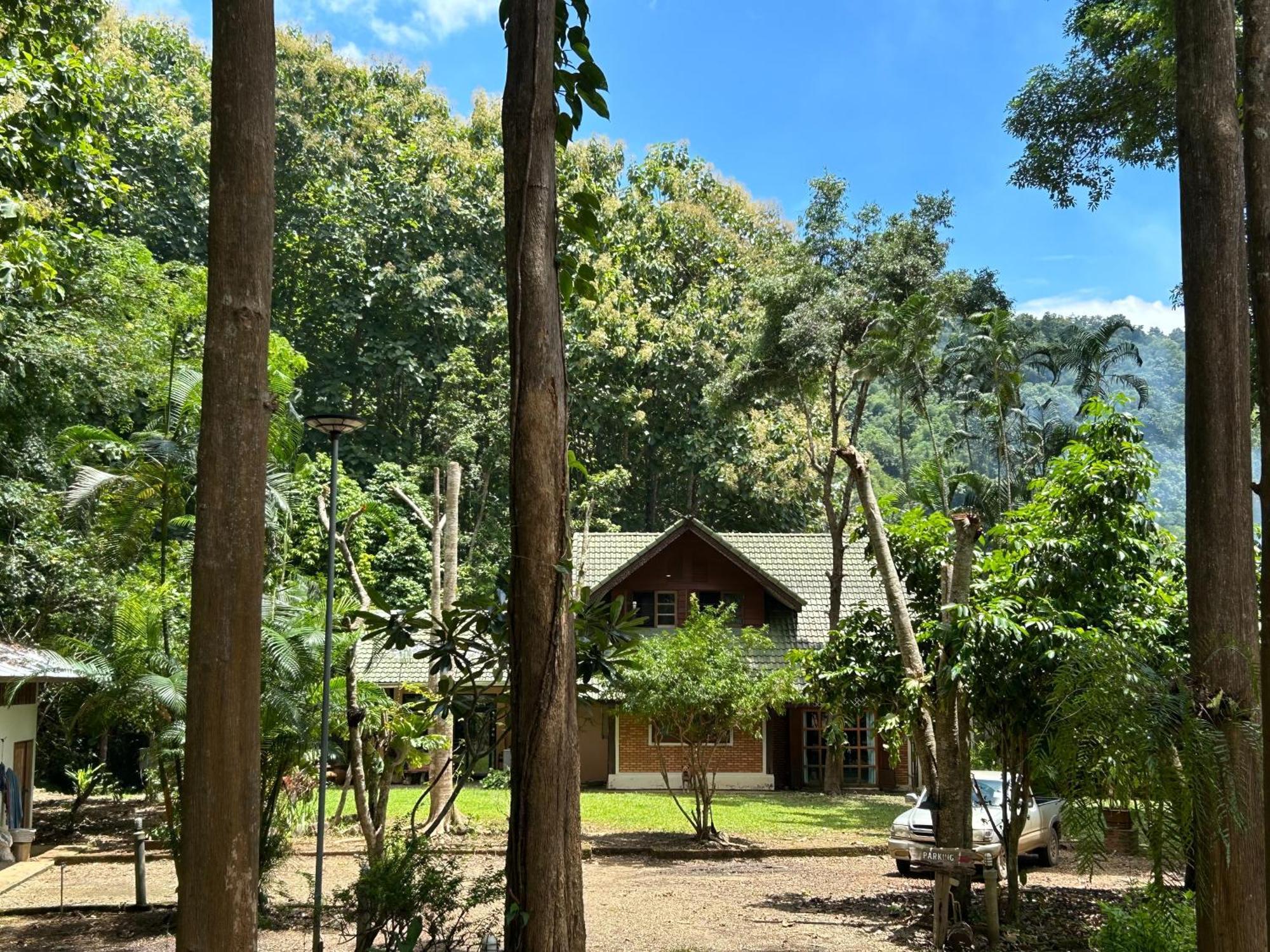 At Chiang Dao, Pooch Lovers Resort 2*