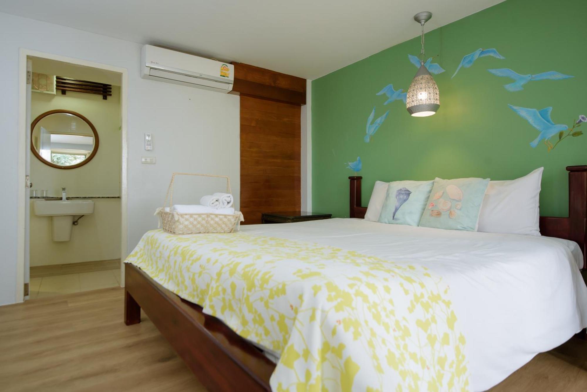 Resort Seashell Village Chao Lao Beach