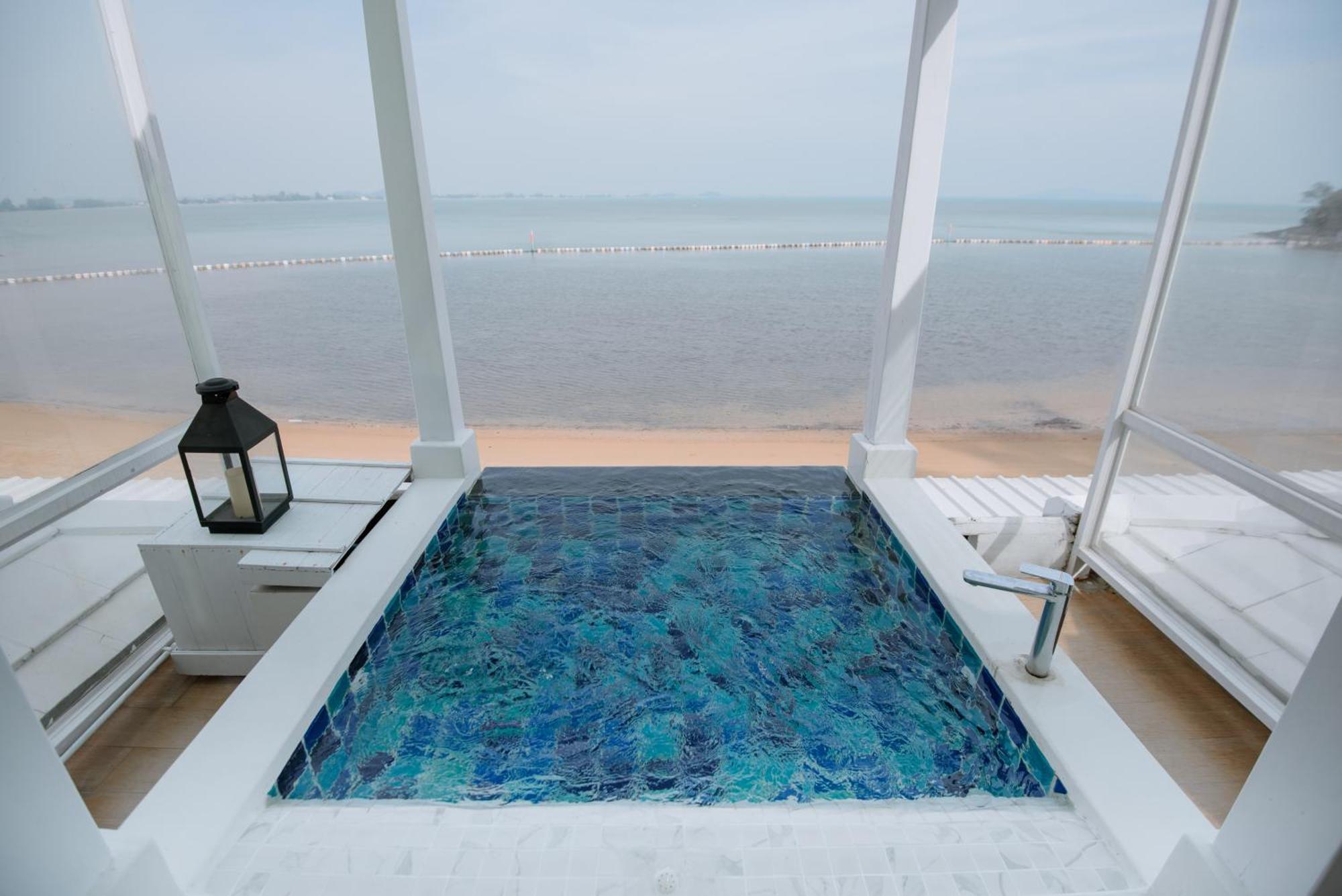 Resort Seashell Village Chao Lao Beach