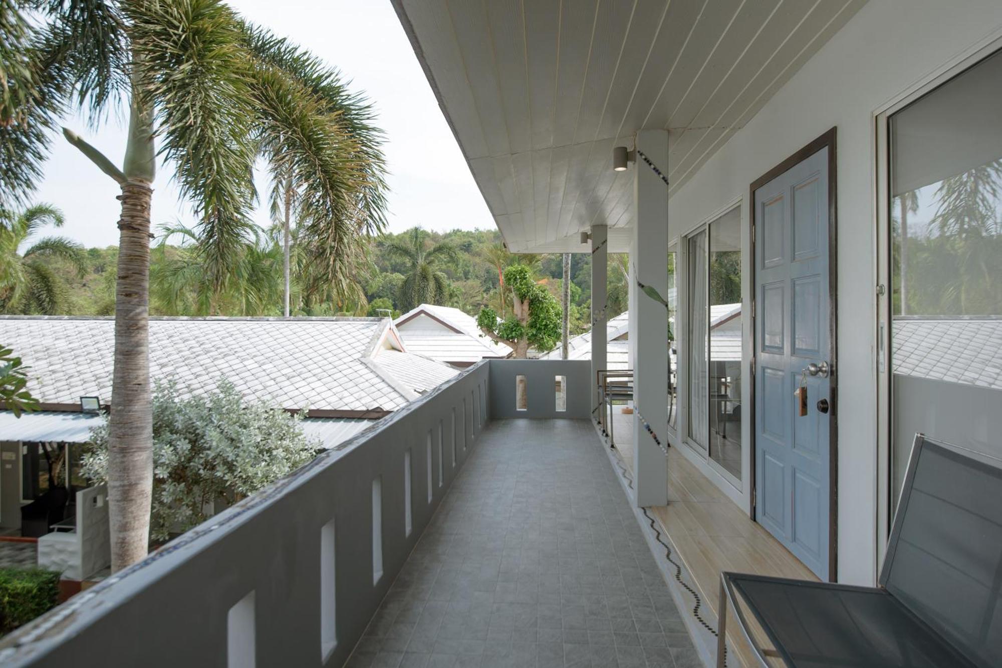 Resort Seashell Village Chao Lao Beach