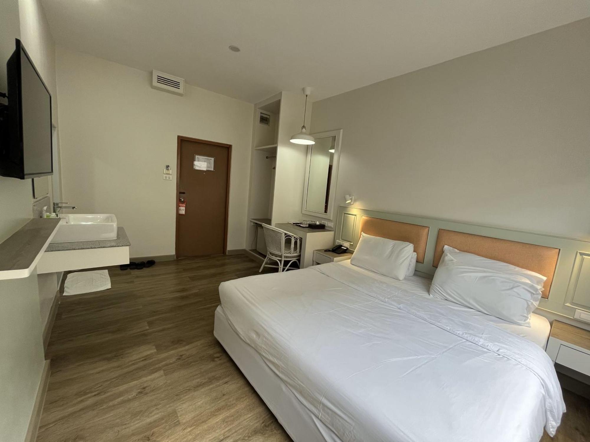 Dhevaraj Hotel 3*
