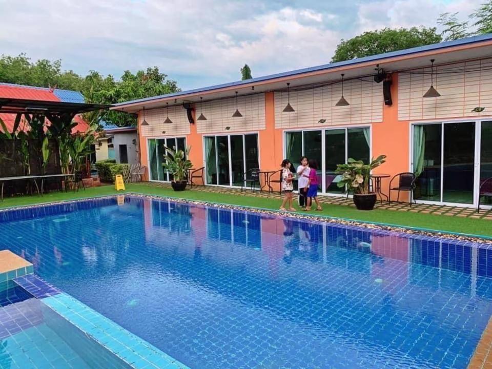 Nai C 2* Surat Thani