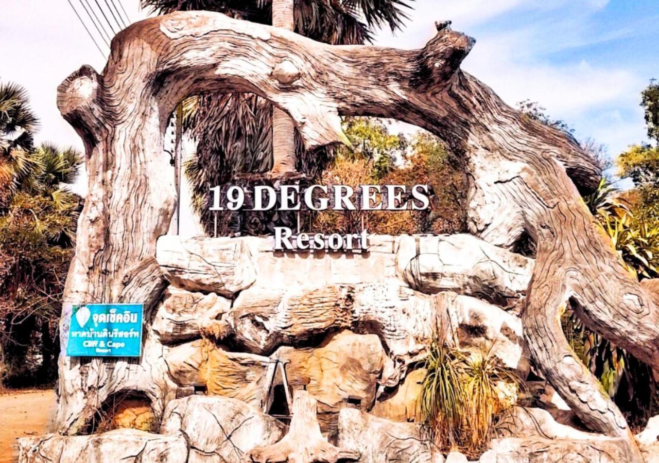 19 Degrees Resort *