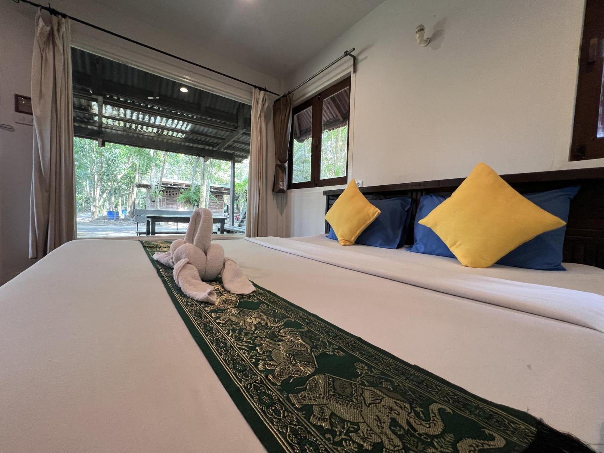 Pang Mai Hotel *