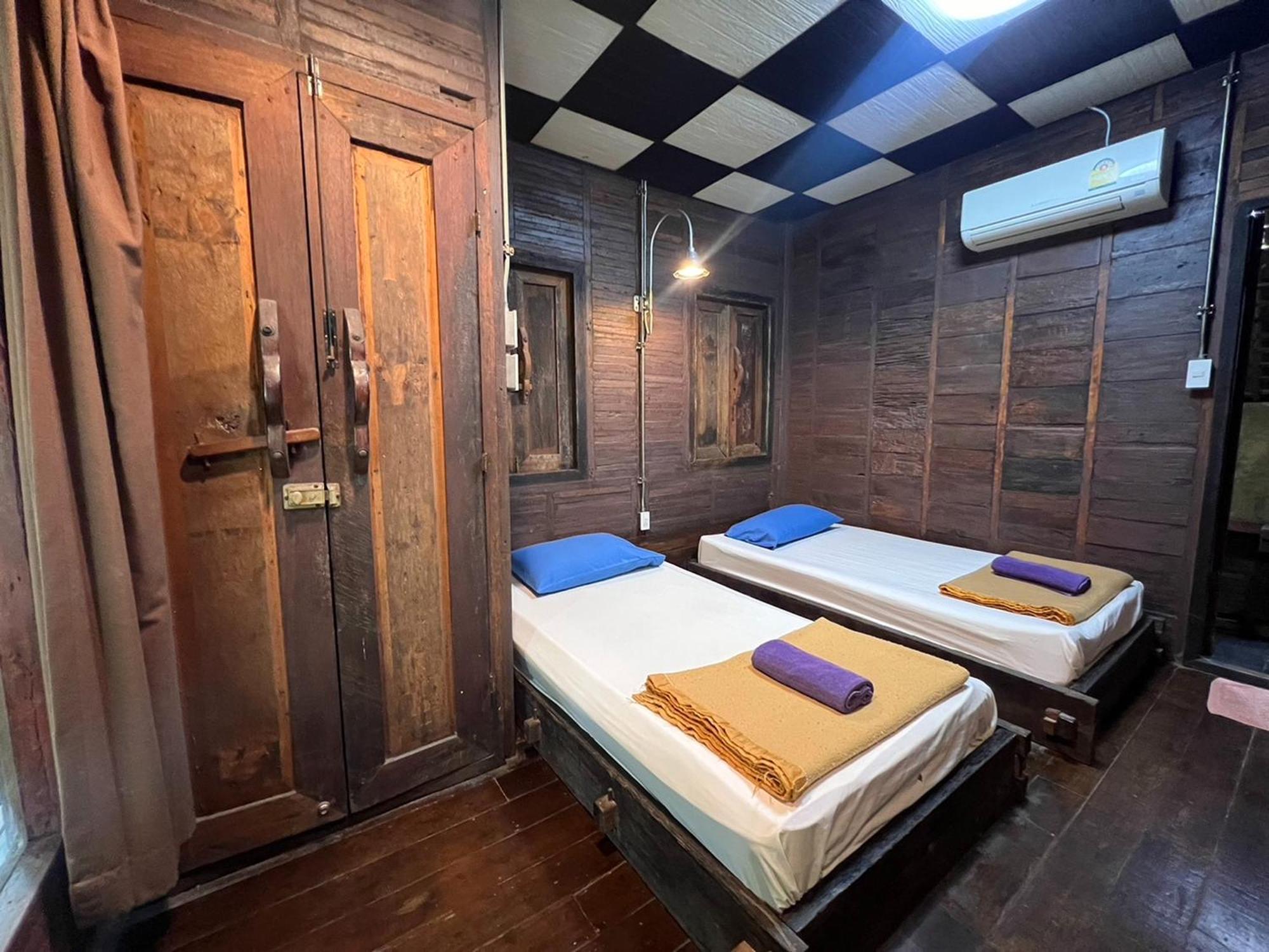 Pang Mai Hotel *