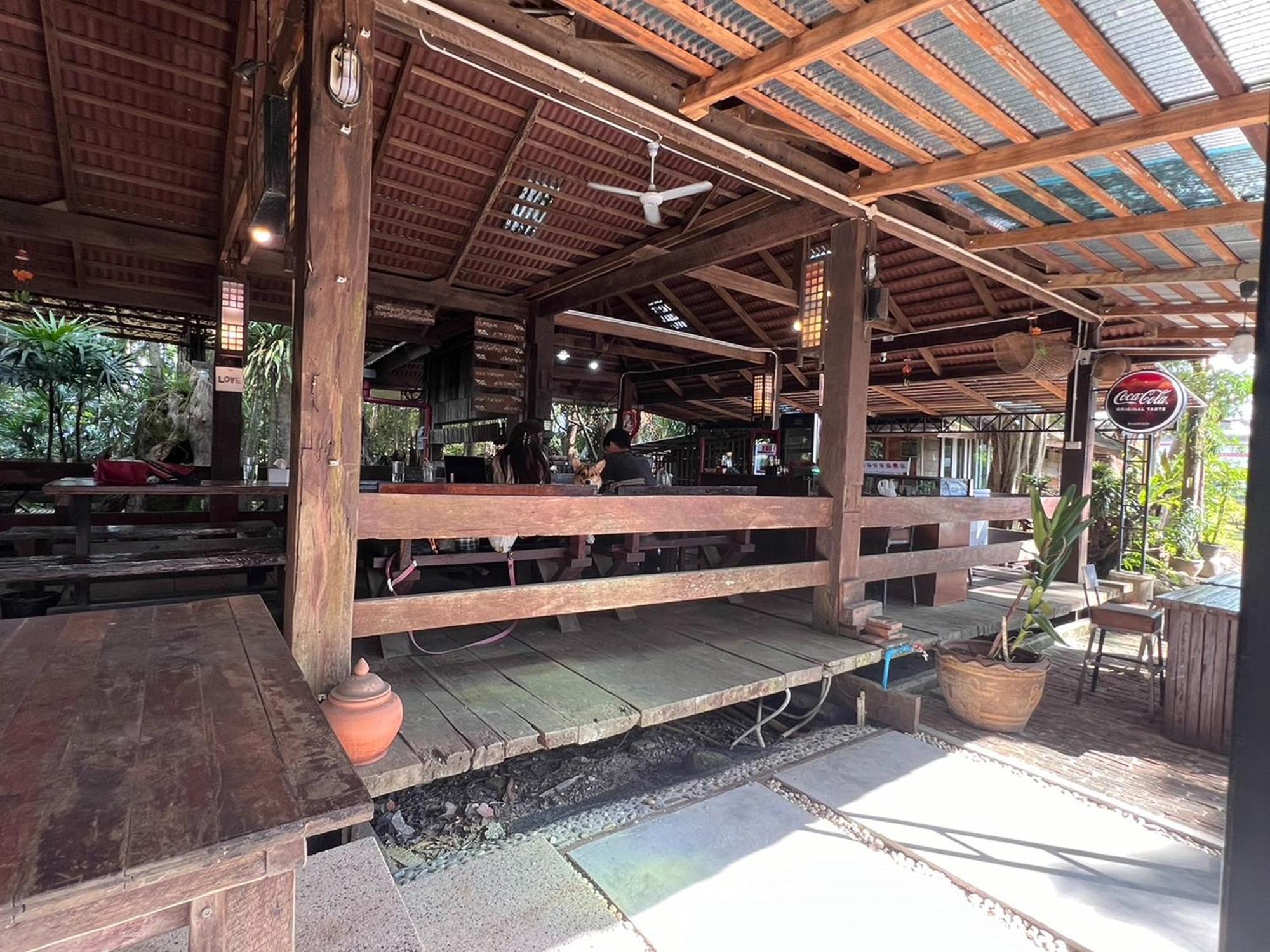 Pang Mai Hotel *