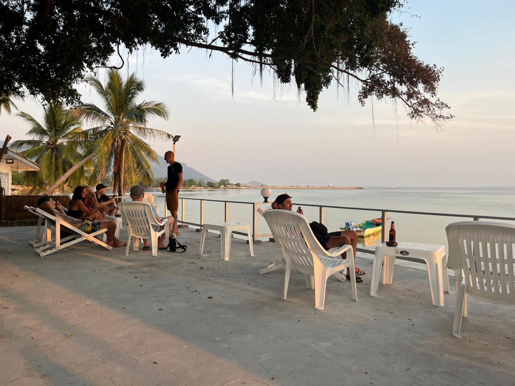 Namthip Homebeach Lodge