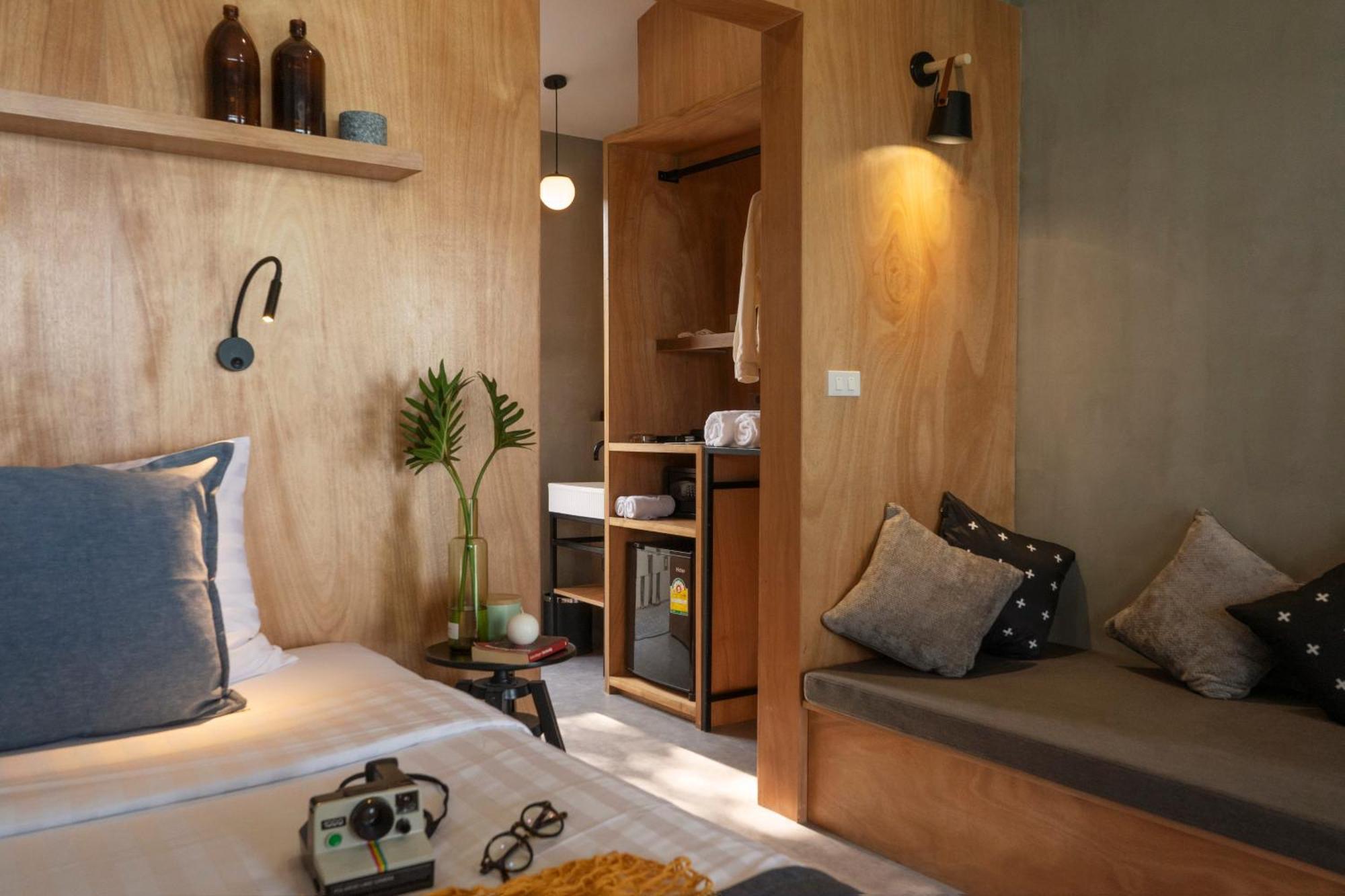 Escape - New Look & Improved 3* Mae Nam