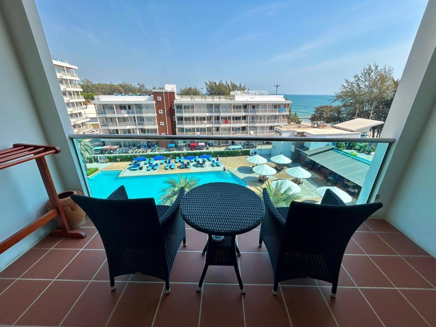 Grandblue & Beachclub Resort