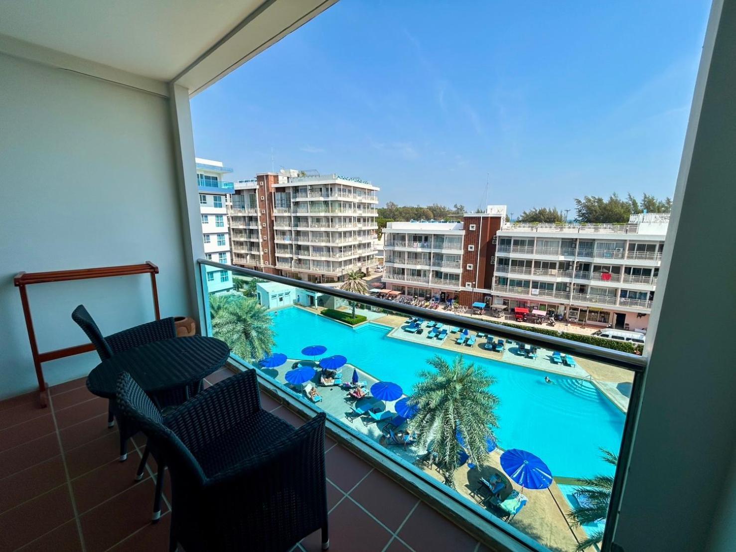 Grandblue & Beachclub Resort Mae Phim