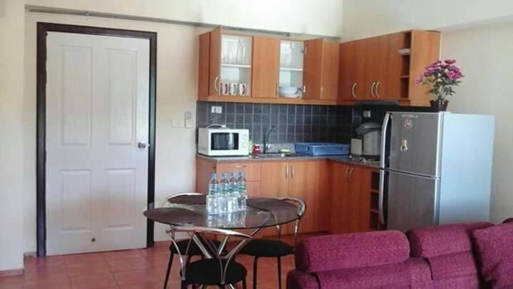 Inn Lomsabai Bang Saen