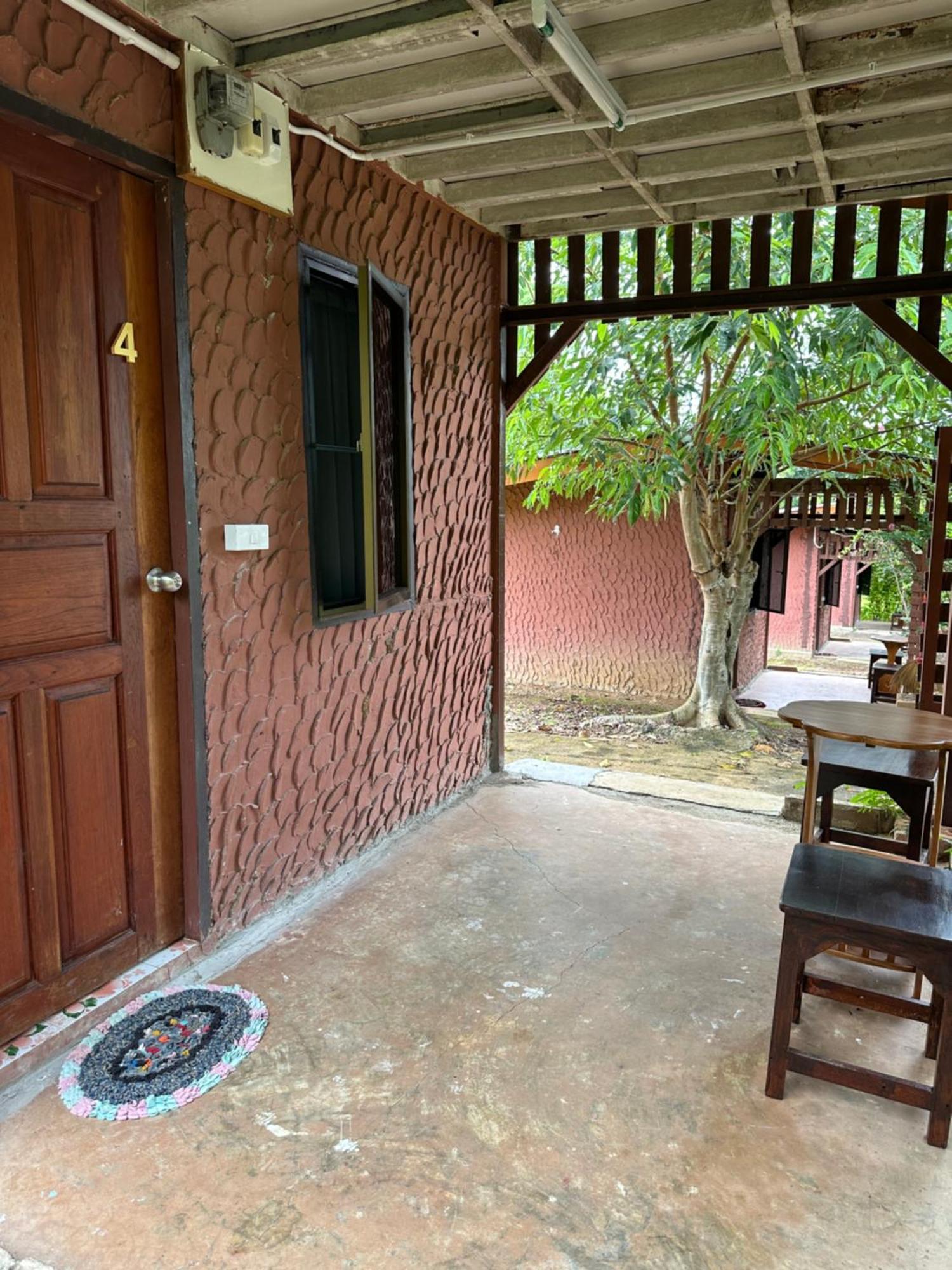 Resort Fourtwoeight Pai
