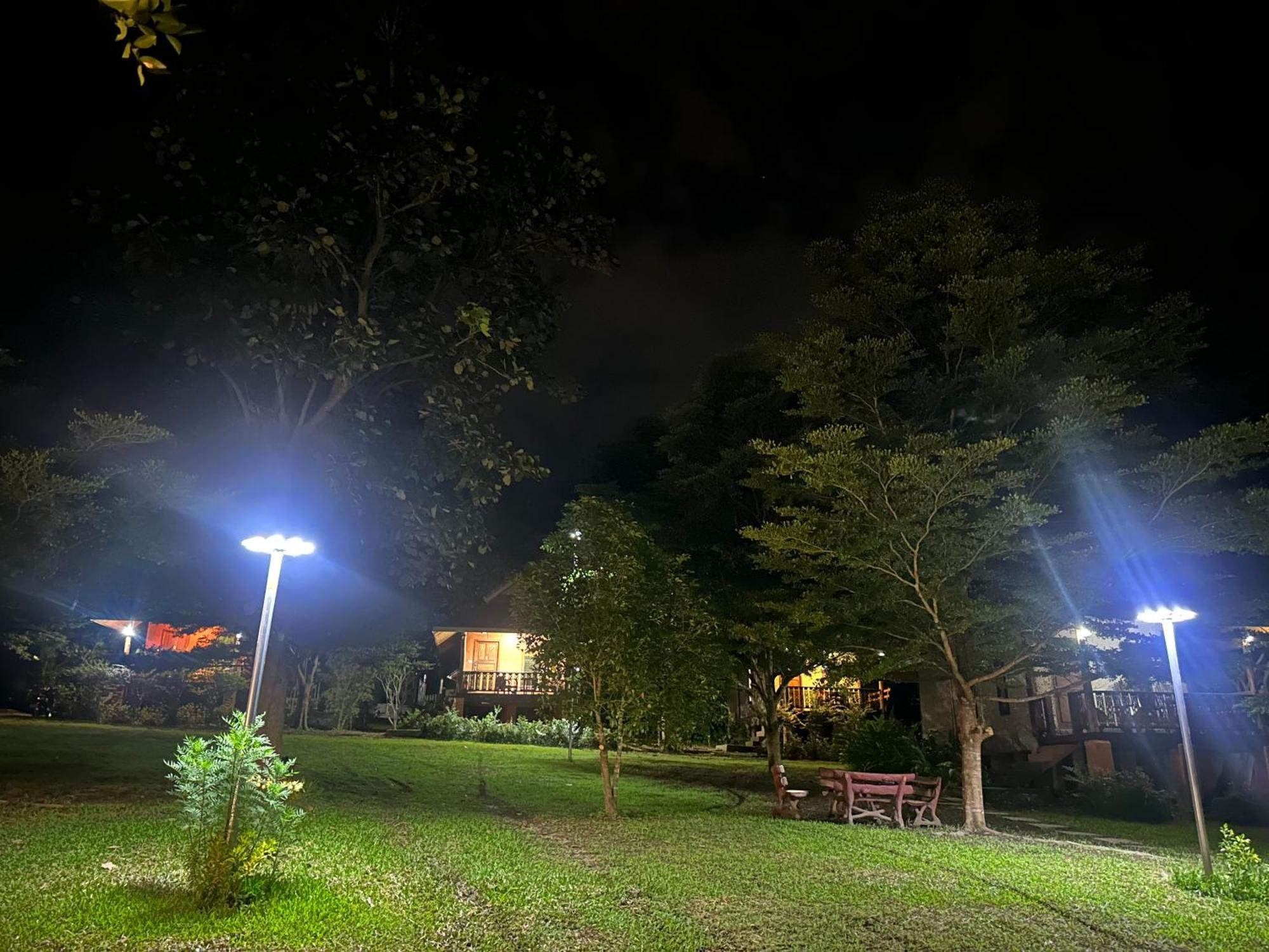 Fourtwoeight Pai * Kampong Huaibu