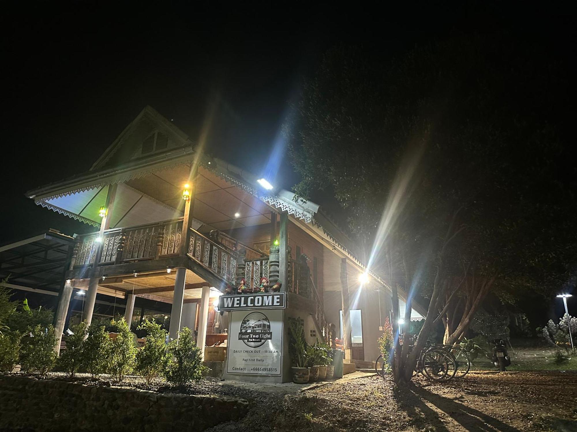 Fourtwoeight Pai Kampong Huaibu