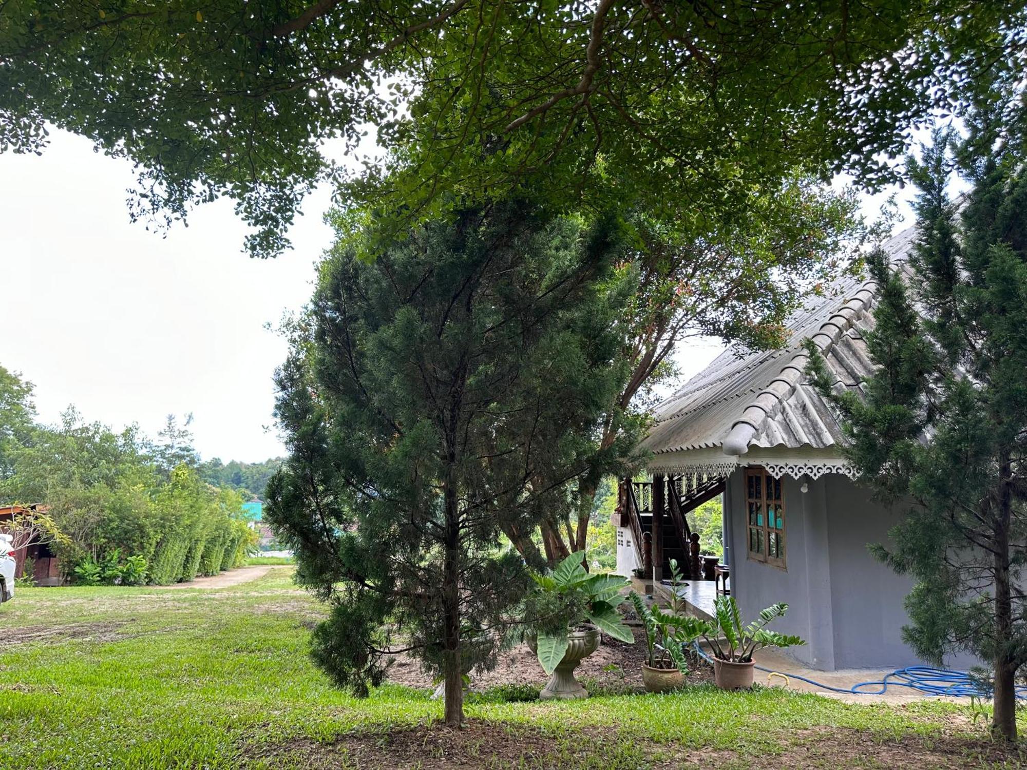 Resort Fourtwoeight Pai *
