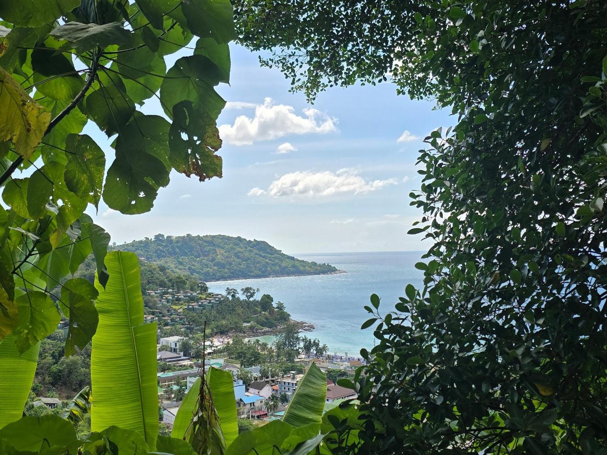I Talay Phuket Acomodação com café da manhã  *