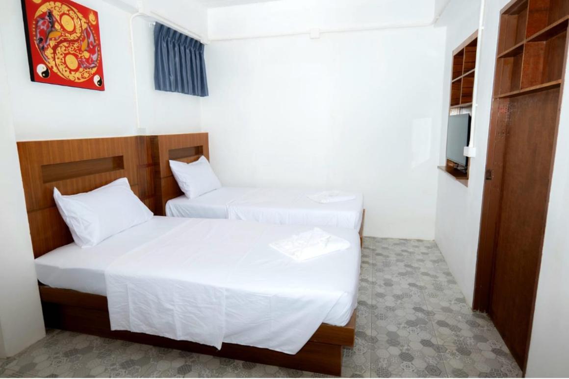 I Talay Phuket *