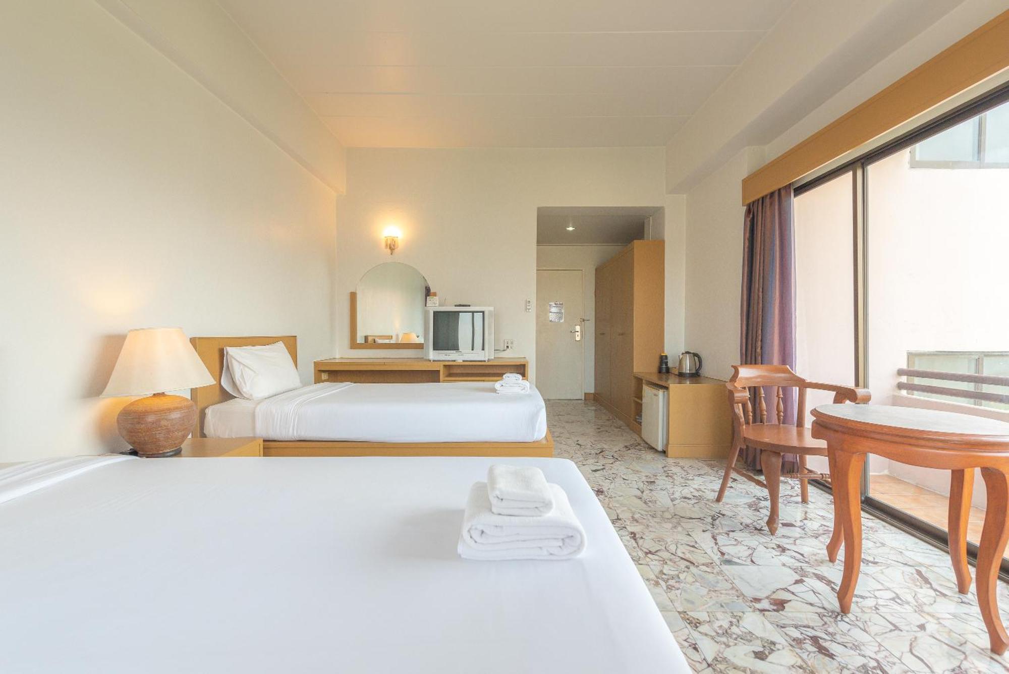 Palace 3*
