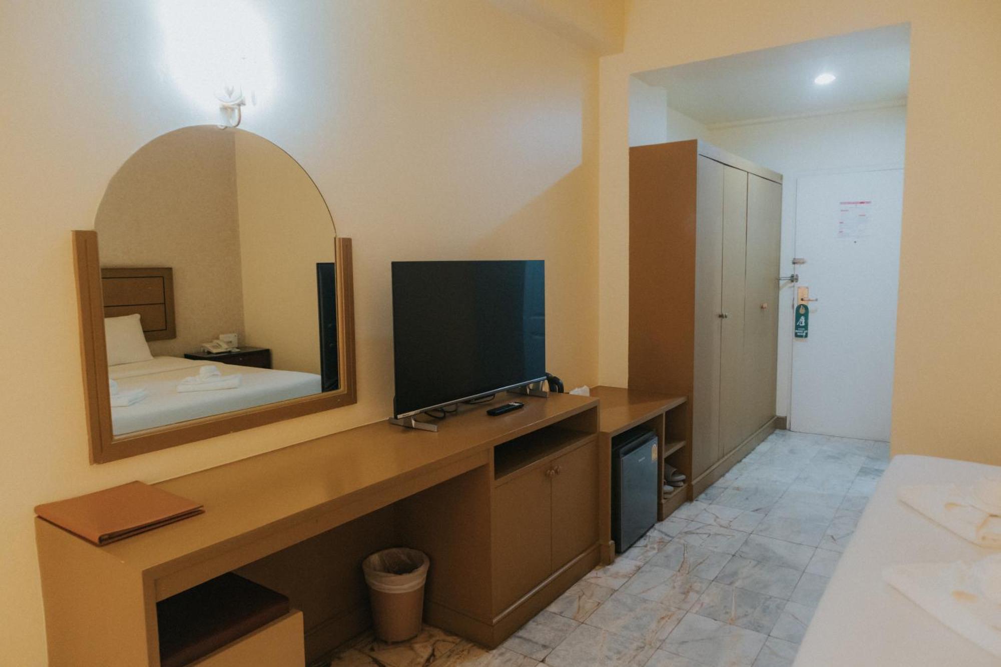 Palace 3*
