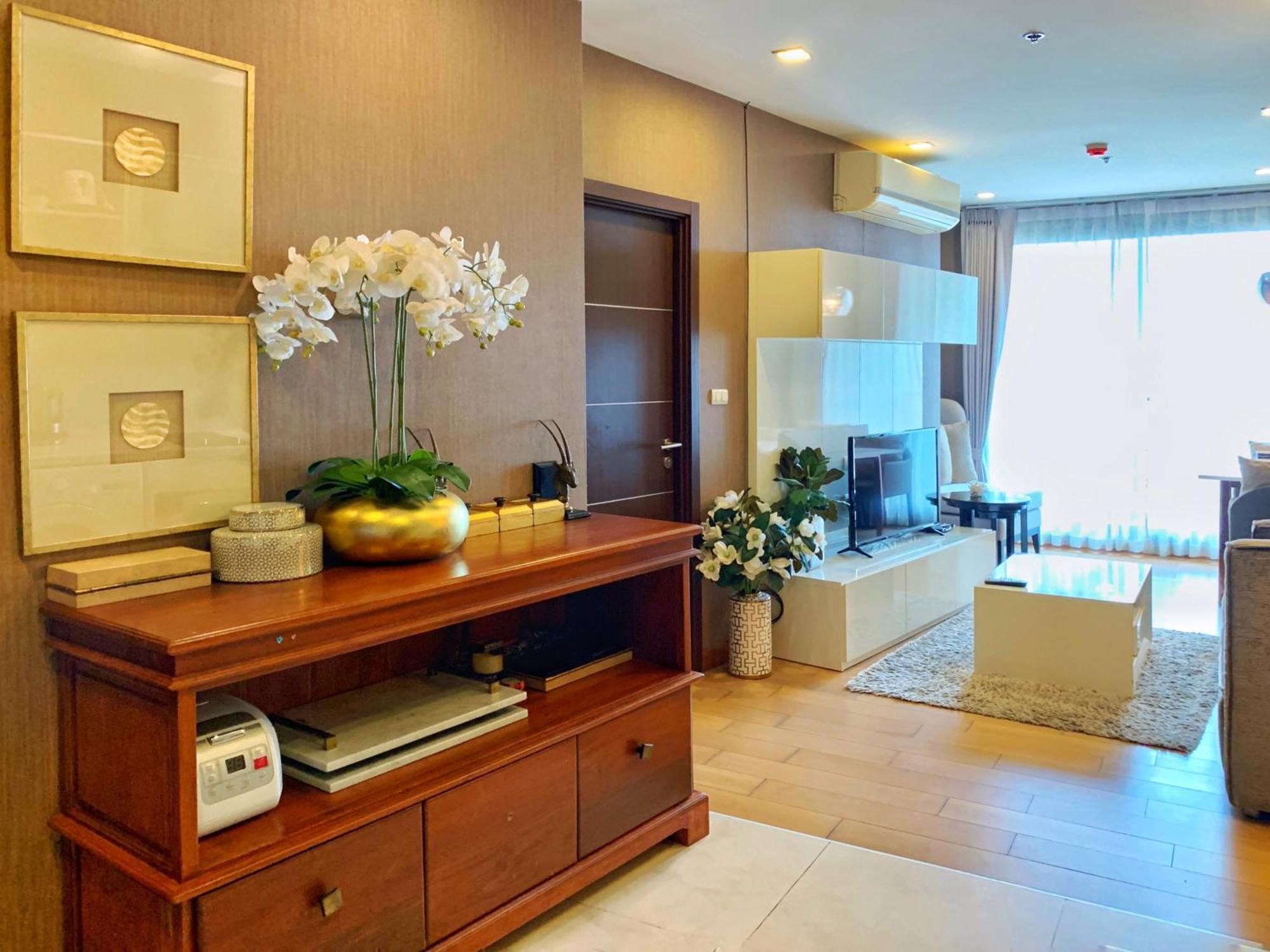 The Astra Cozy Living Apartment