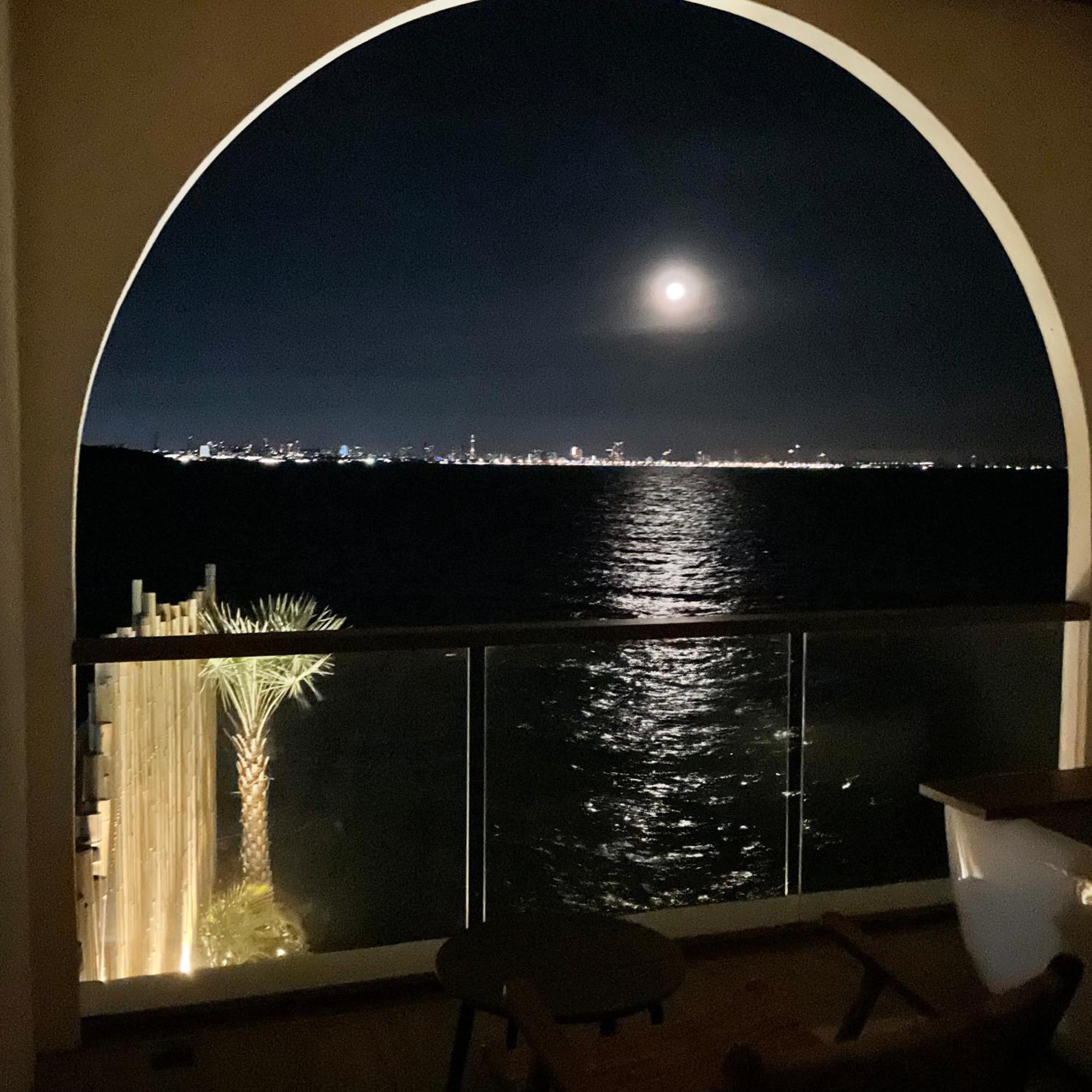 Tasana Bar And Luxury Resort
