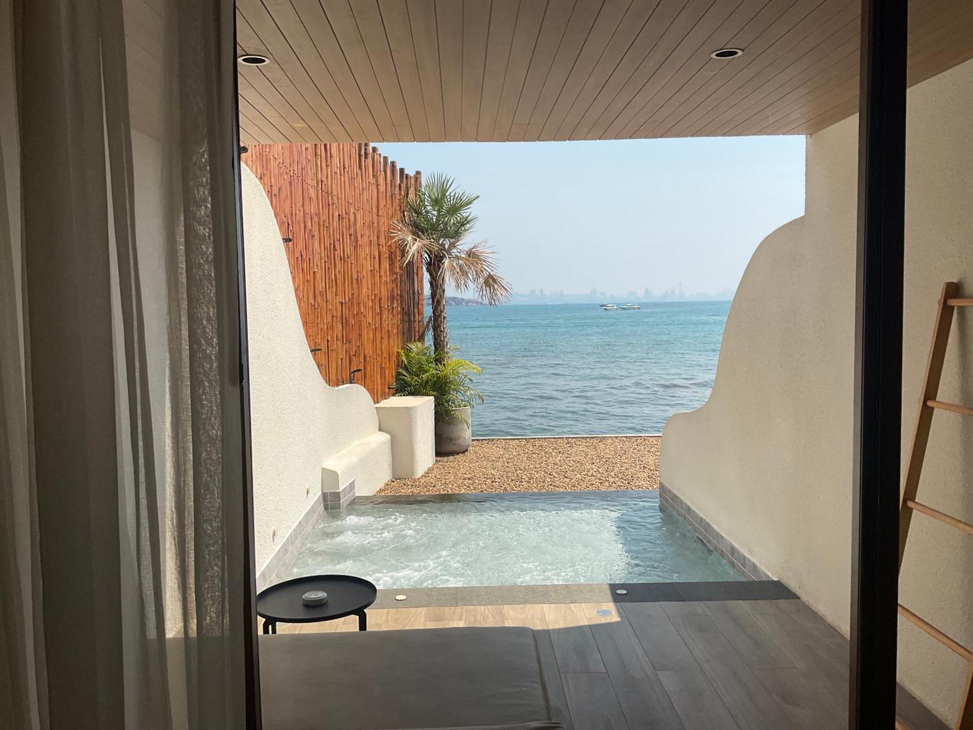 Resort Tasana Bar And Luxury