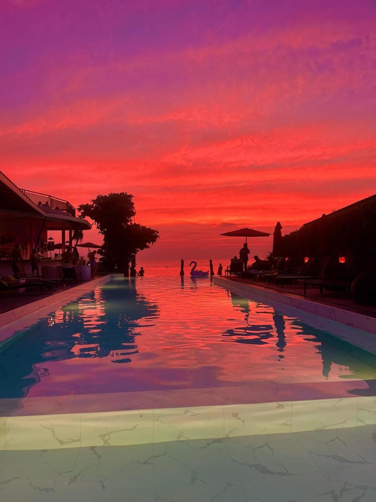 Sunset Beach Club & Spa