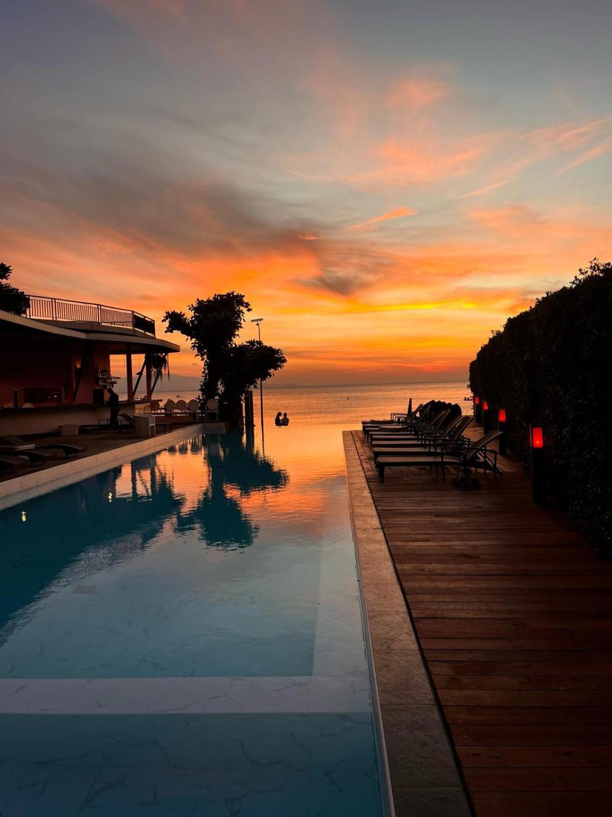 Resort Sunset Beach Club & Spa Haad Rin