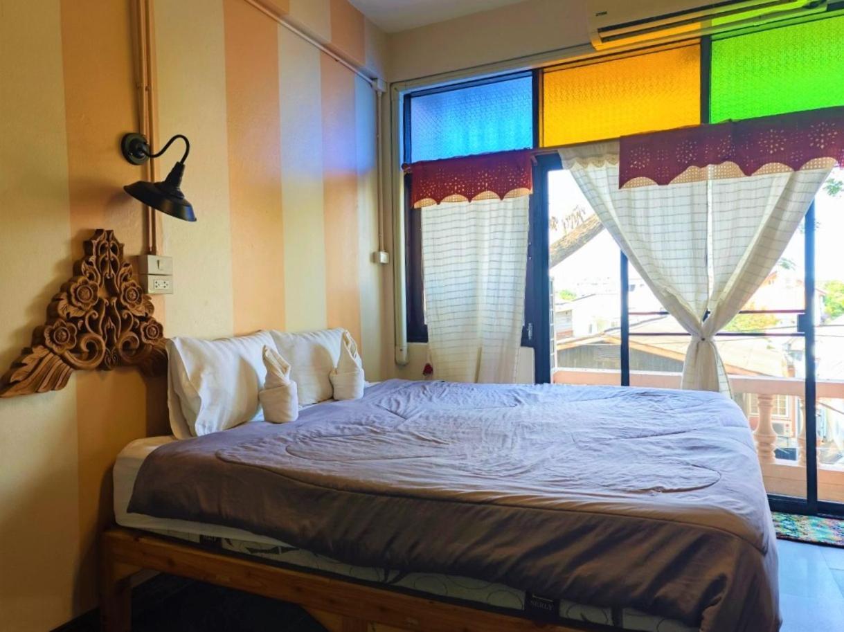 Retro At Phra Sing Guest house