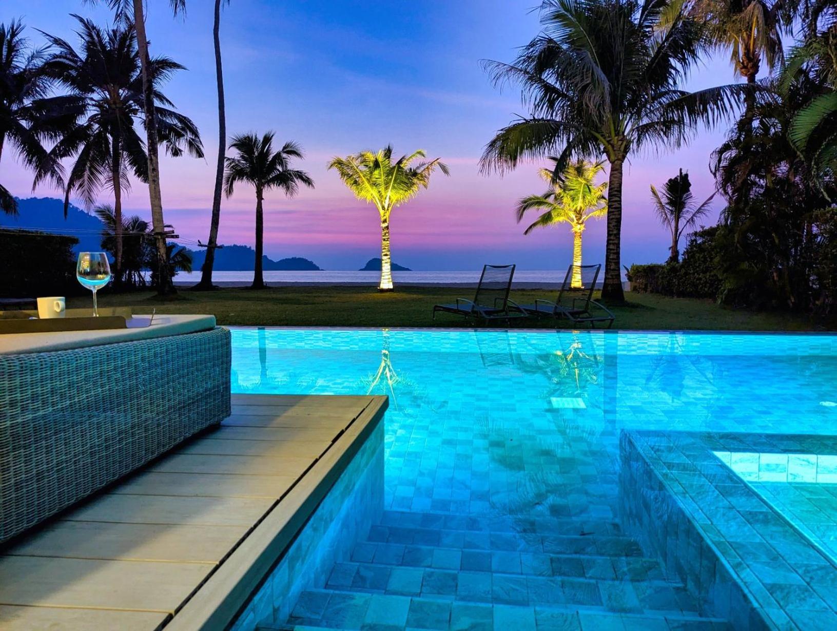 Luxury & Sea View And Private Pool Apartment *