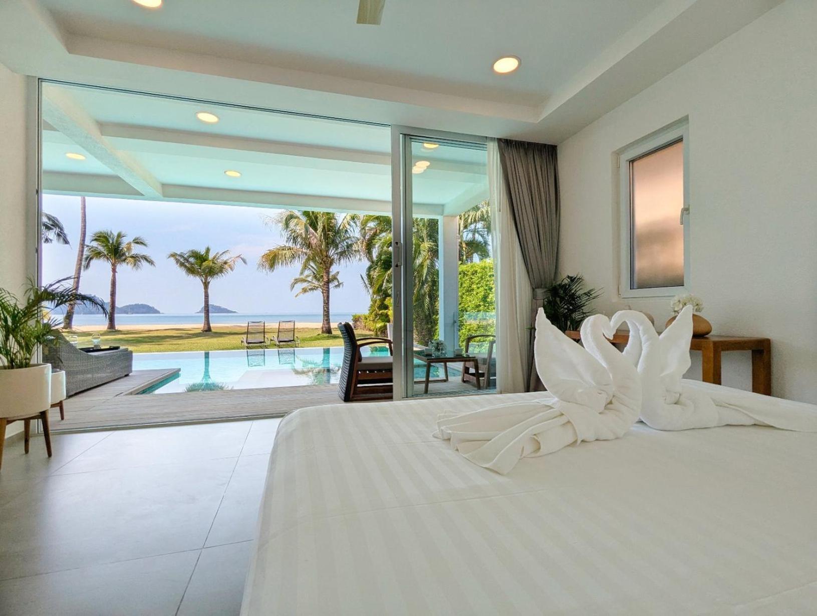 Luxury & Sea View And Private Pool Apartment