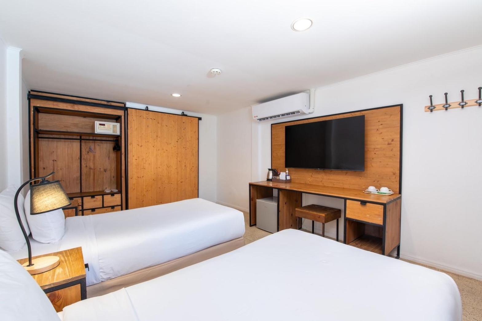 Dolphin Bay 3*