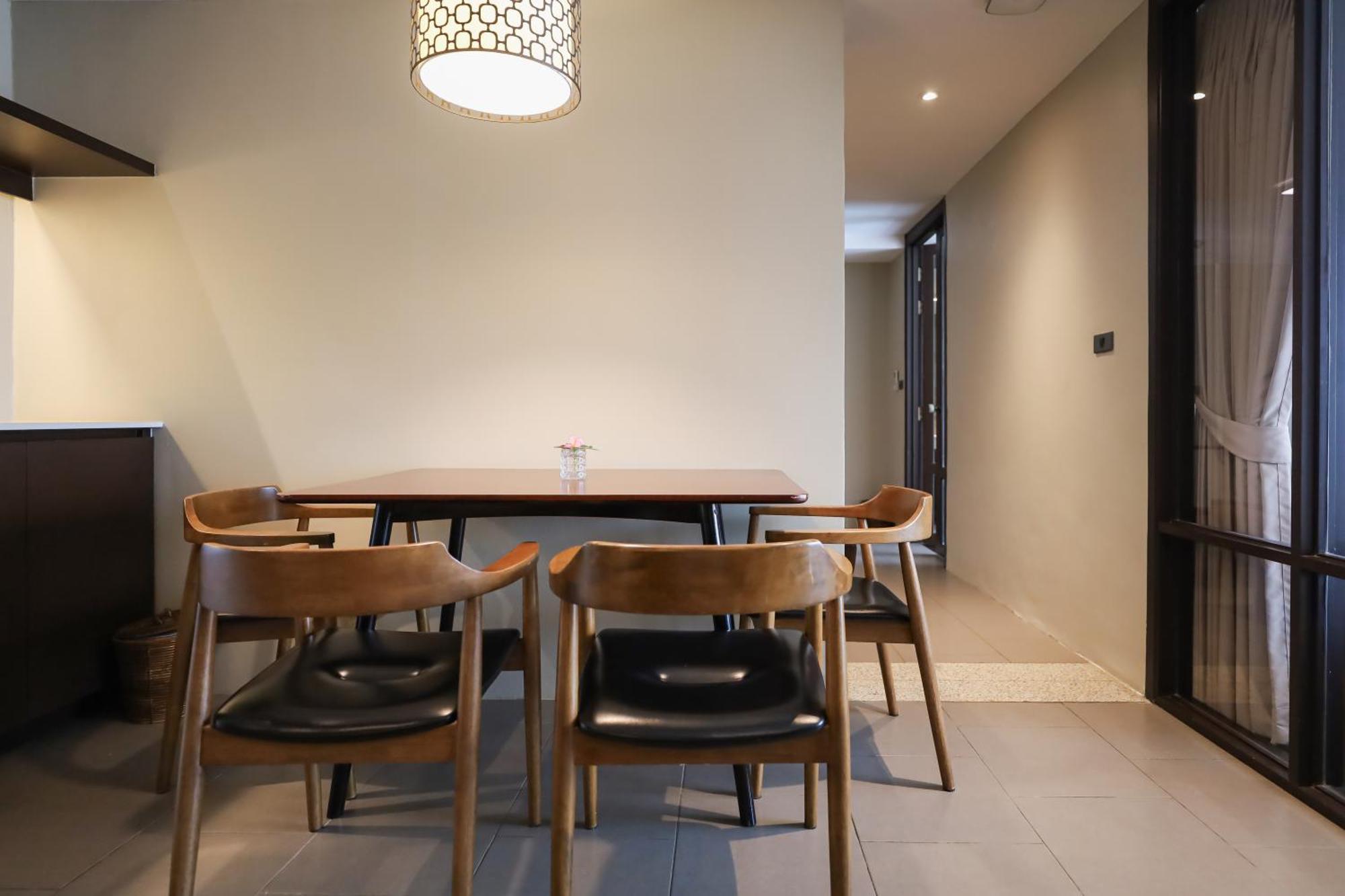 Balcony Courtyard Sriracha & Serviced 5* Si Racha