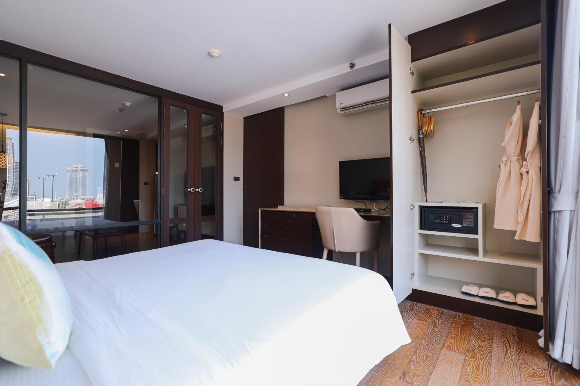 Balcony Courtyard Sriracha & Serviced Si Racha